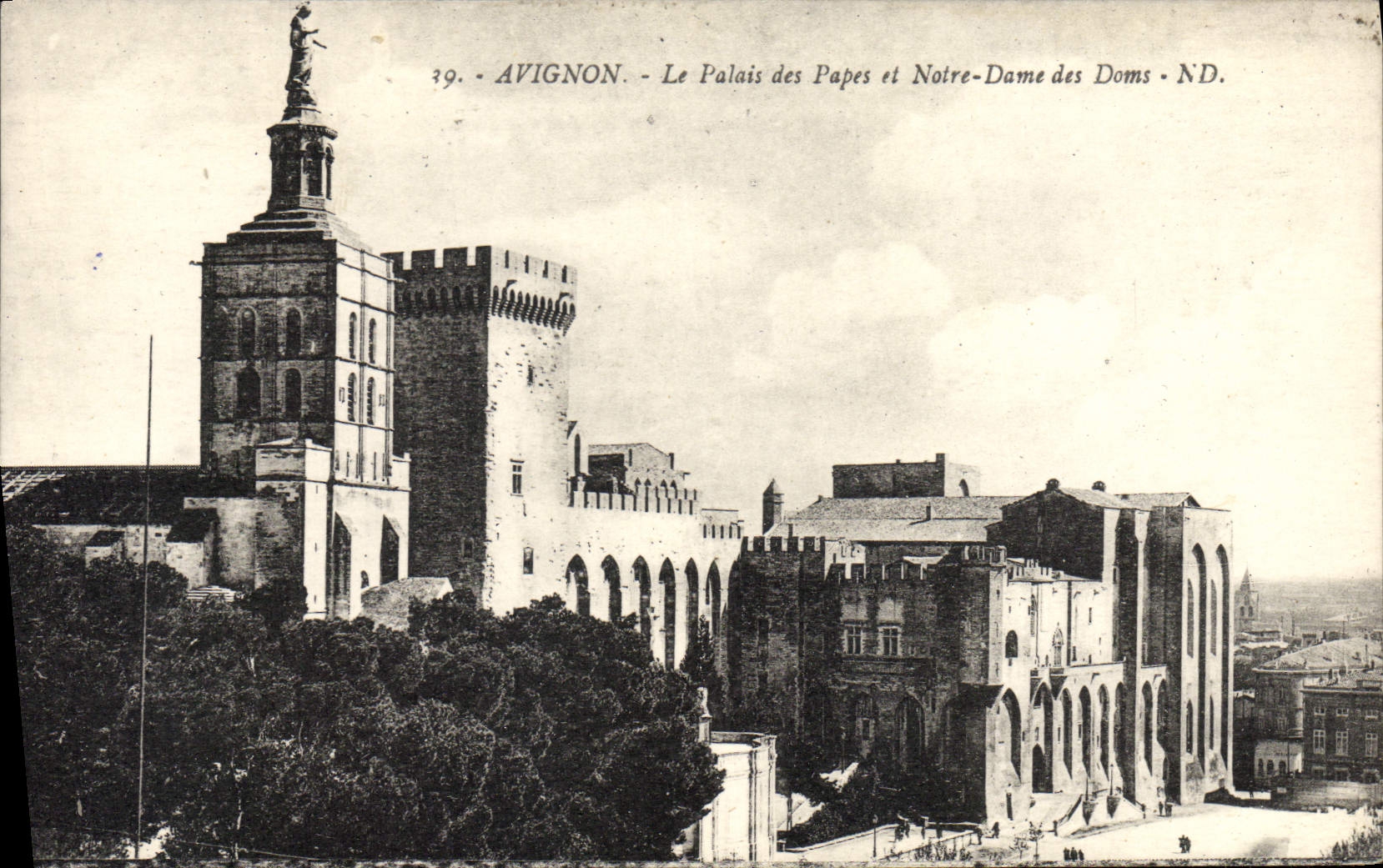 Avignon — Le Palais des Papes et Notre-Dame des Doms