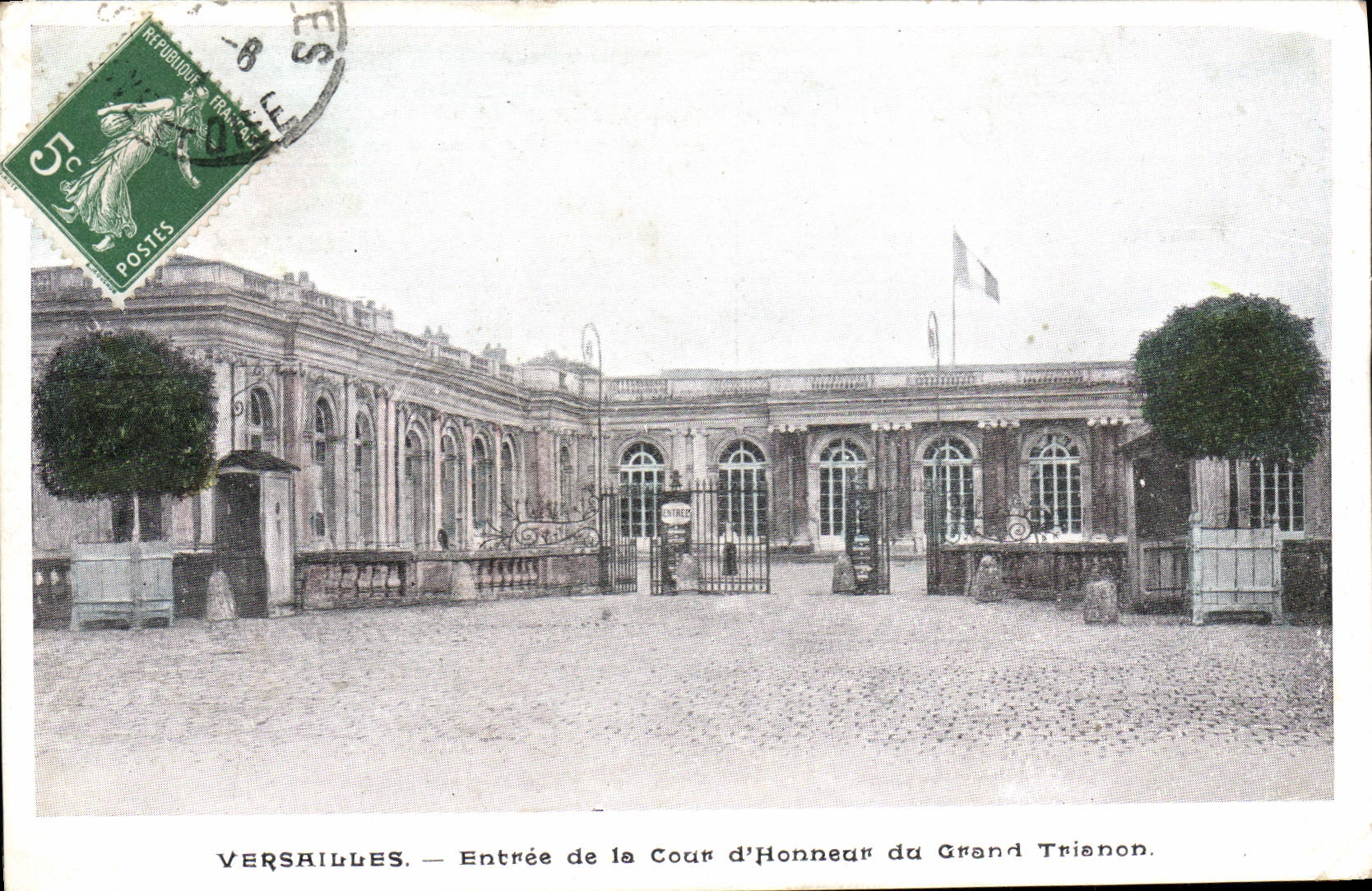 CPA Versailles Entree De La Cour D'Honneur Du Grand Trianon