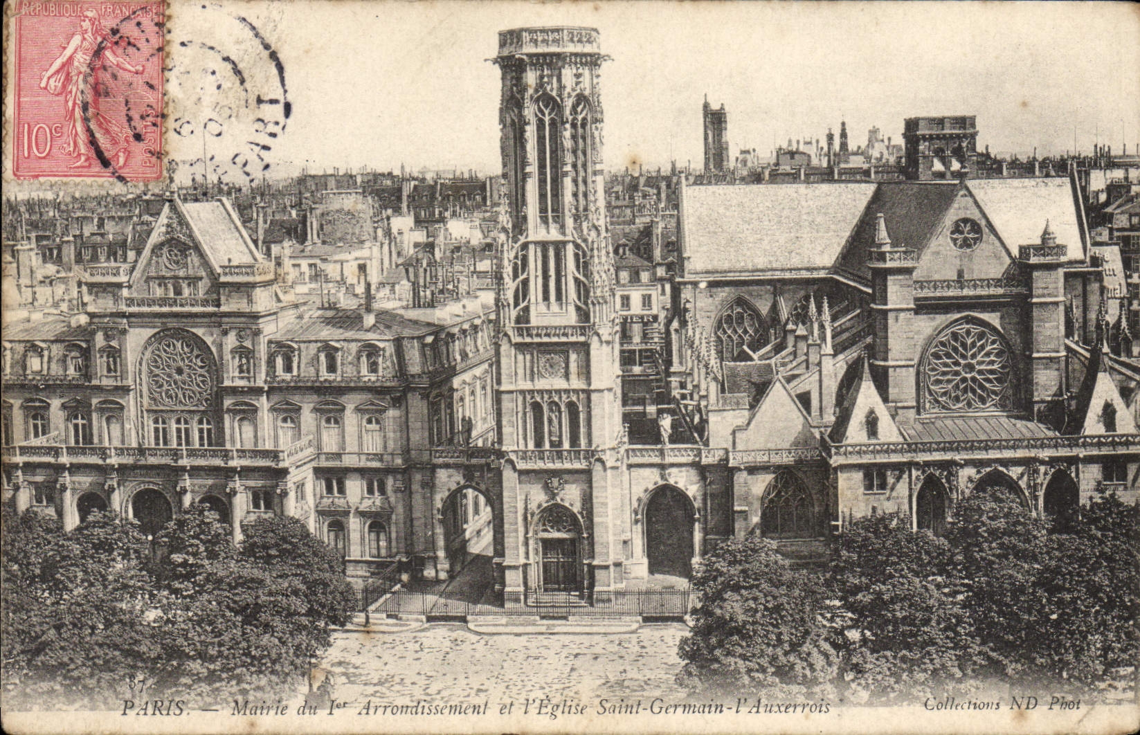 CPA Paris Mairie Du 1er Arrondissement Et I'Eglise Saint Germain l'Auxerrois