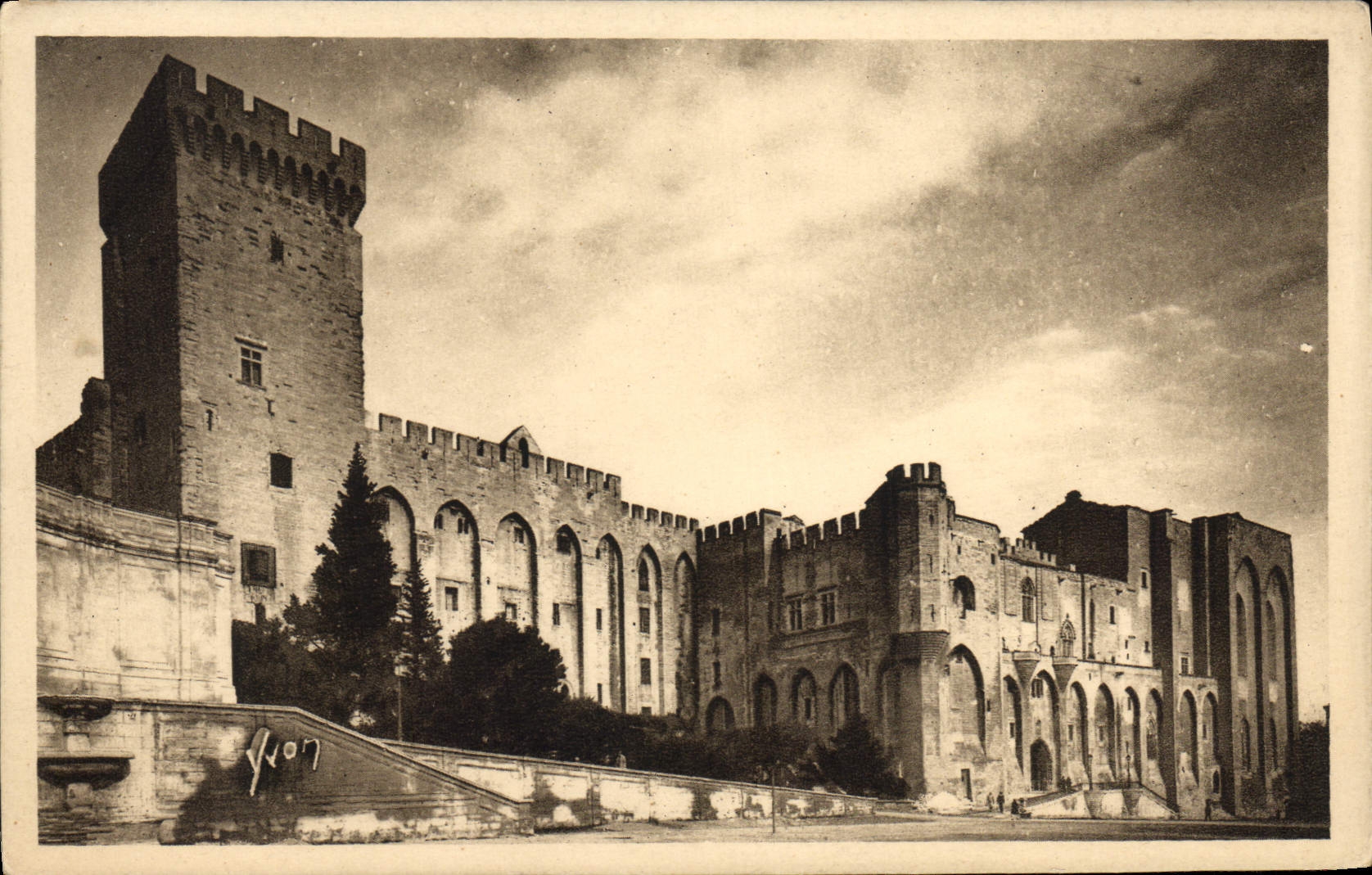 CPA Avignon Facade Principale Du Palais Des Papes