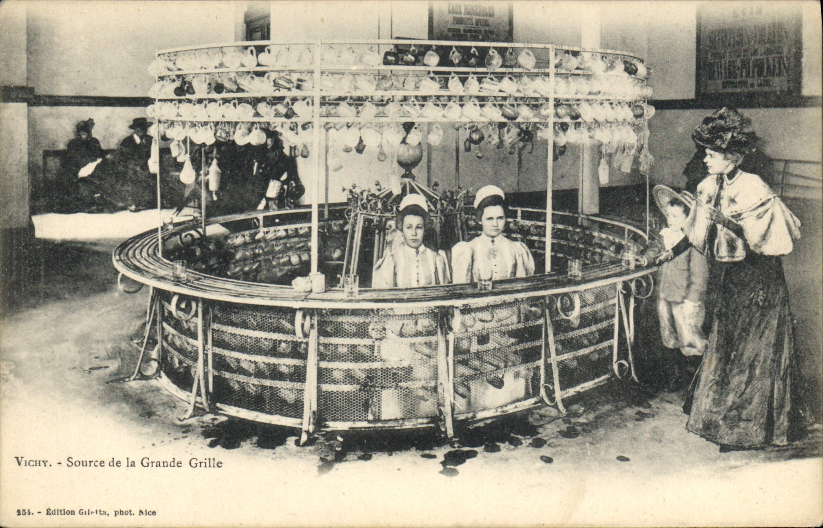 Vichy - Source de la Grande Grille — Édition Gilitta, phot. Nice, n° 254
