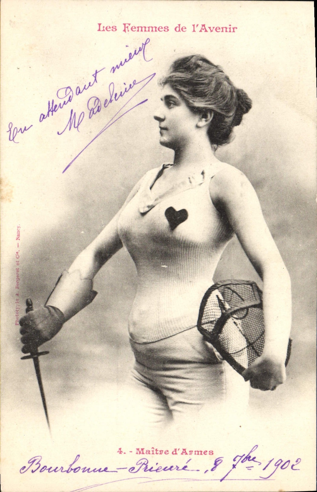 Femme d'Armes — Les Femmes de l'Avenir — Phototypie A. Jarques et Cie, Nancy