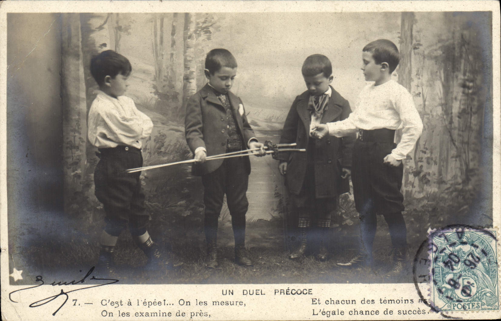 Un duel précoce — quatre enfants jouant à l'épée — éditeur Guilmot, série 7
