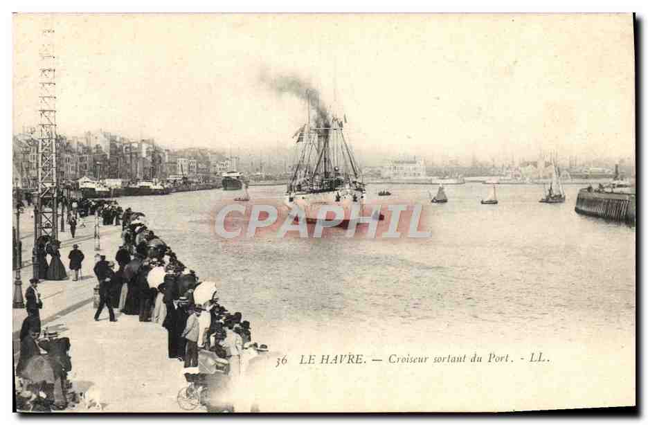 CPA Bateau Le Havre Croiseur sortant du port 