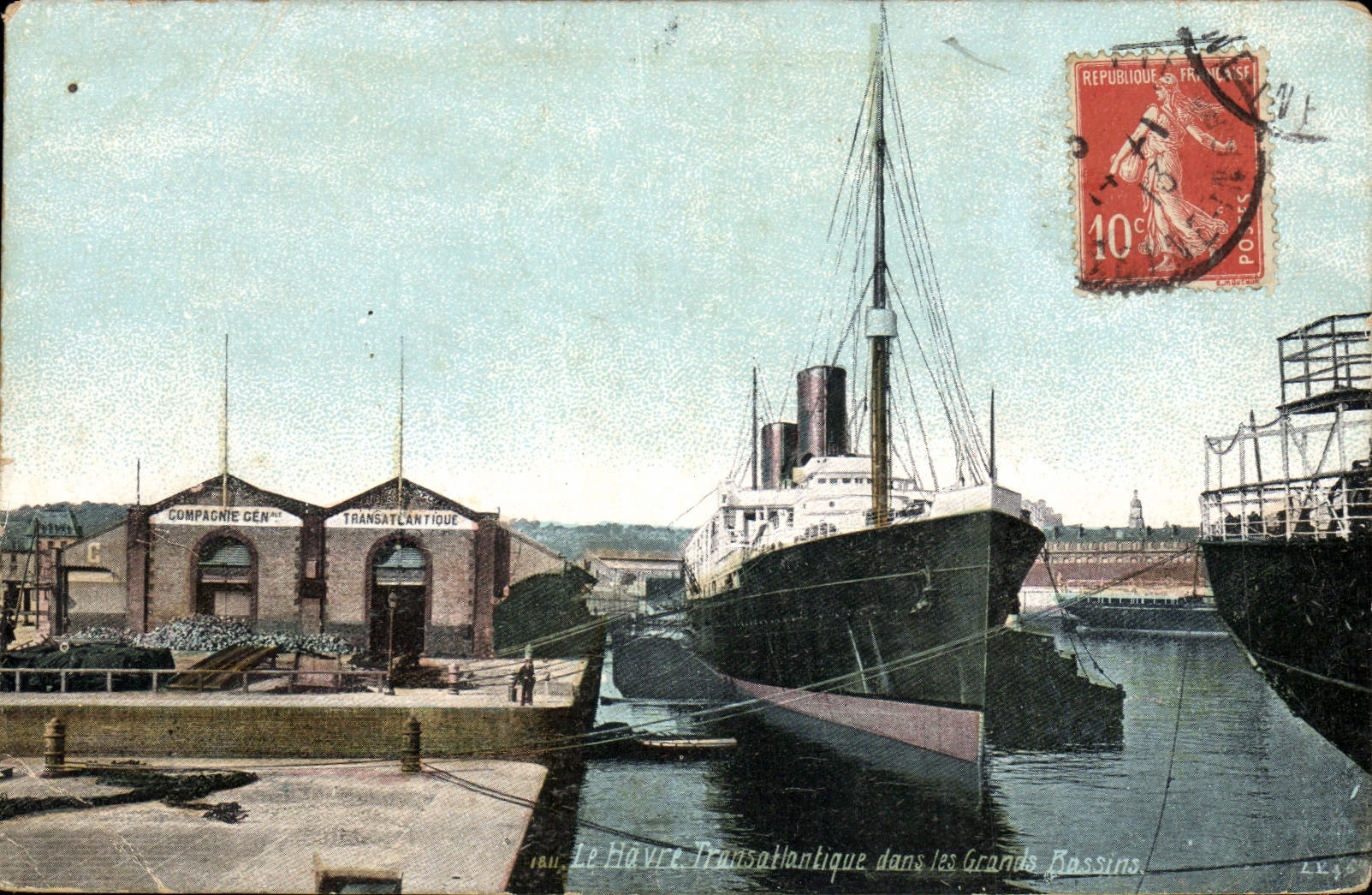 CPA Bateau Paquebot Le Havre Transatlantique dans les grands bassins 
