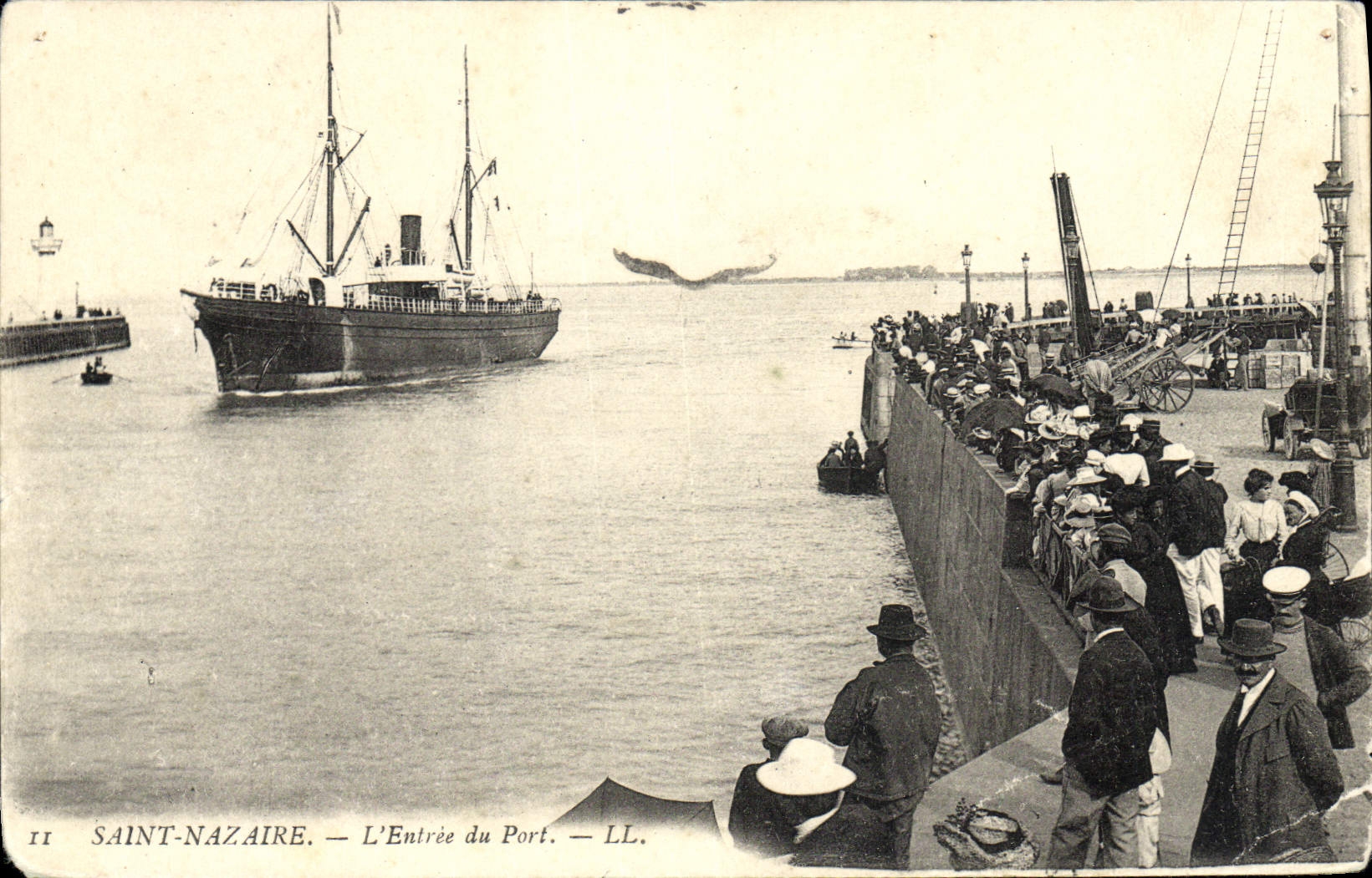 CPA Bateau Paquebot Saint-Nazaire L'entree du port