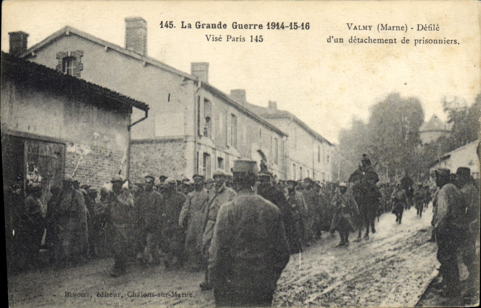 Valmy (Marne) — Défilé d'un détachement de prisonniers — Benoist, éditeur, Châlons-sur-Marne