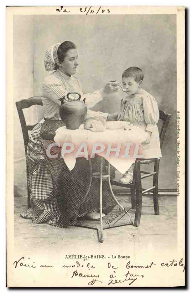 CPA Folklore Amelie les Bains La soupe Enfant