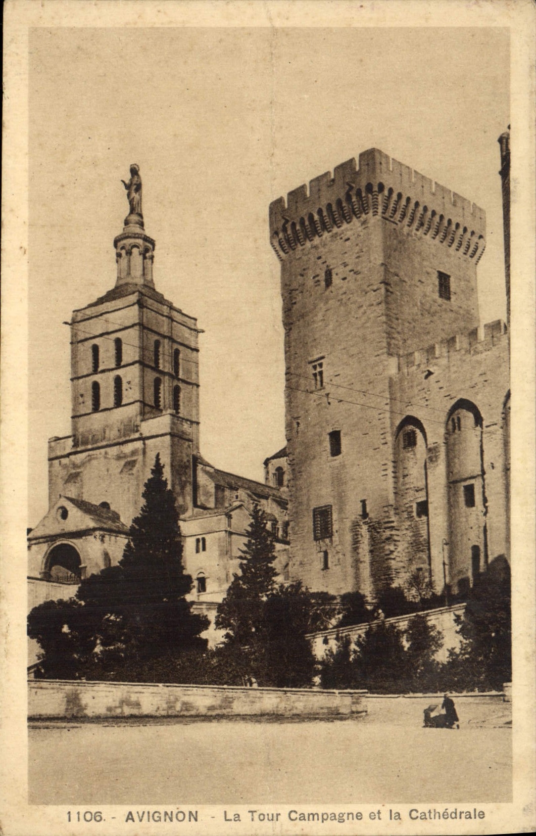 CPA Avignon La Tour Campagne et la Cathedrale