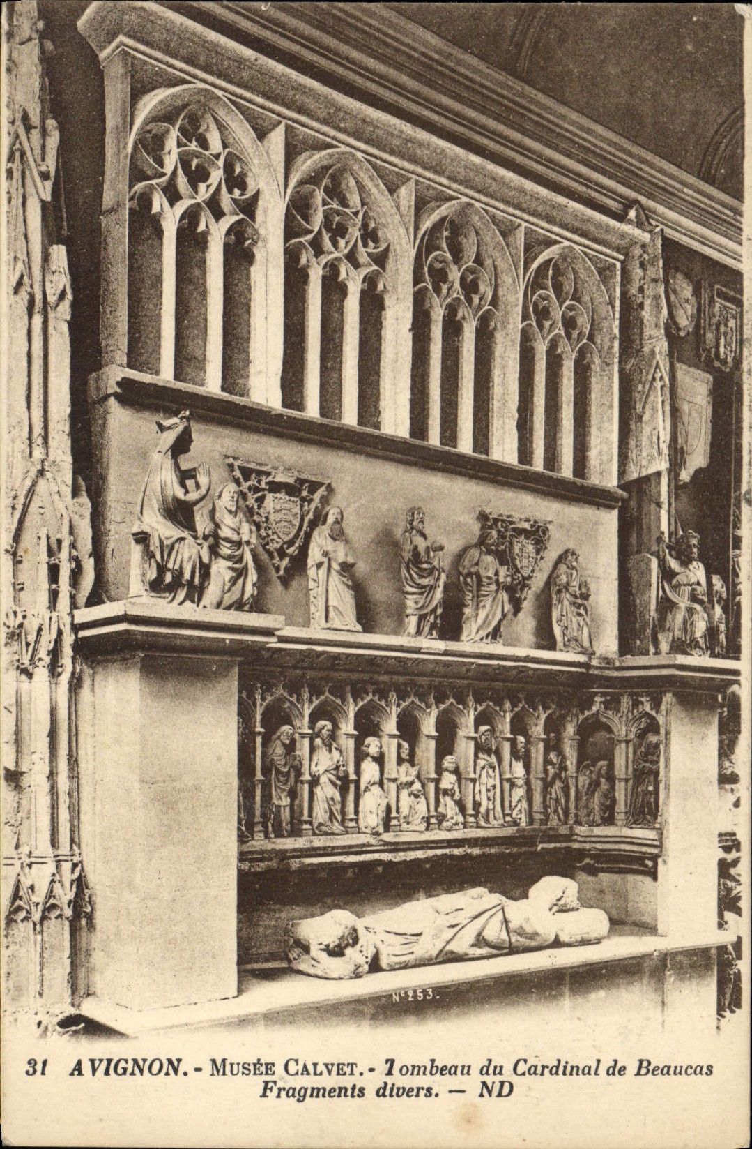 CPA Avignon Musee Calvet Tombeau du Cardinal de Beaucas Fragments divers 