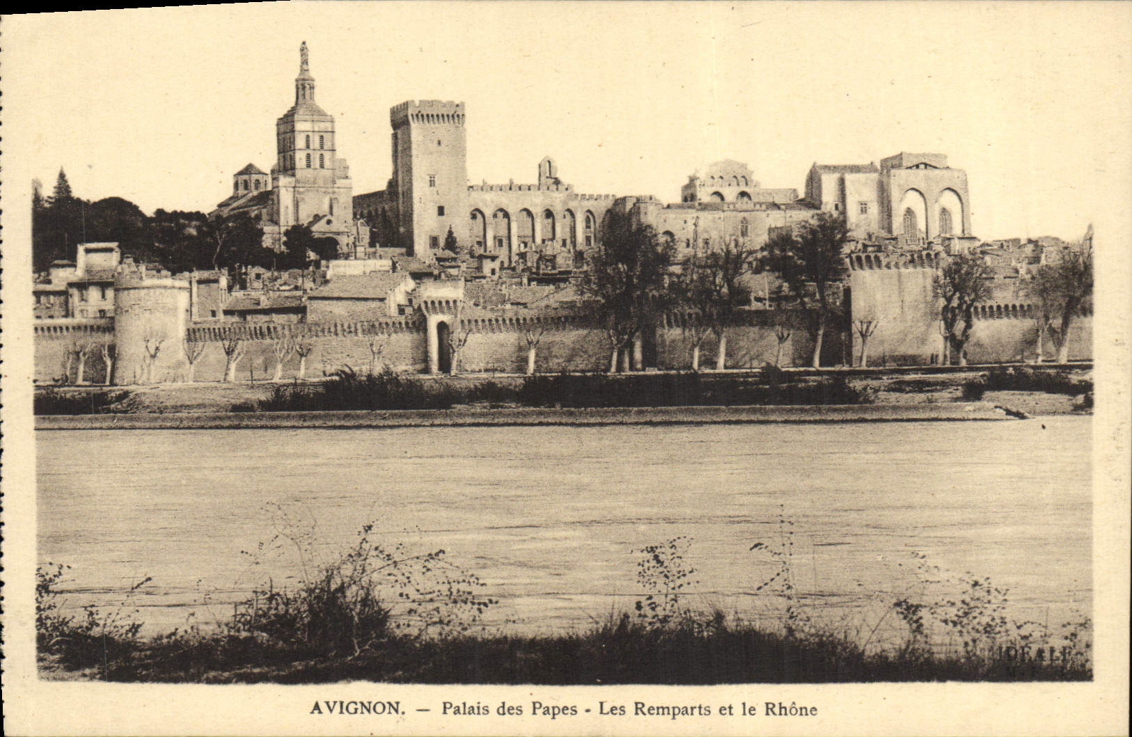 CPA Avignon Palais des Papes Les Remparts et le Rhone