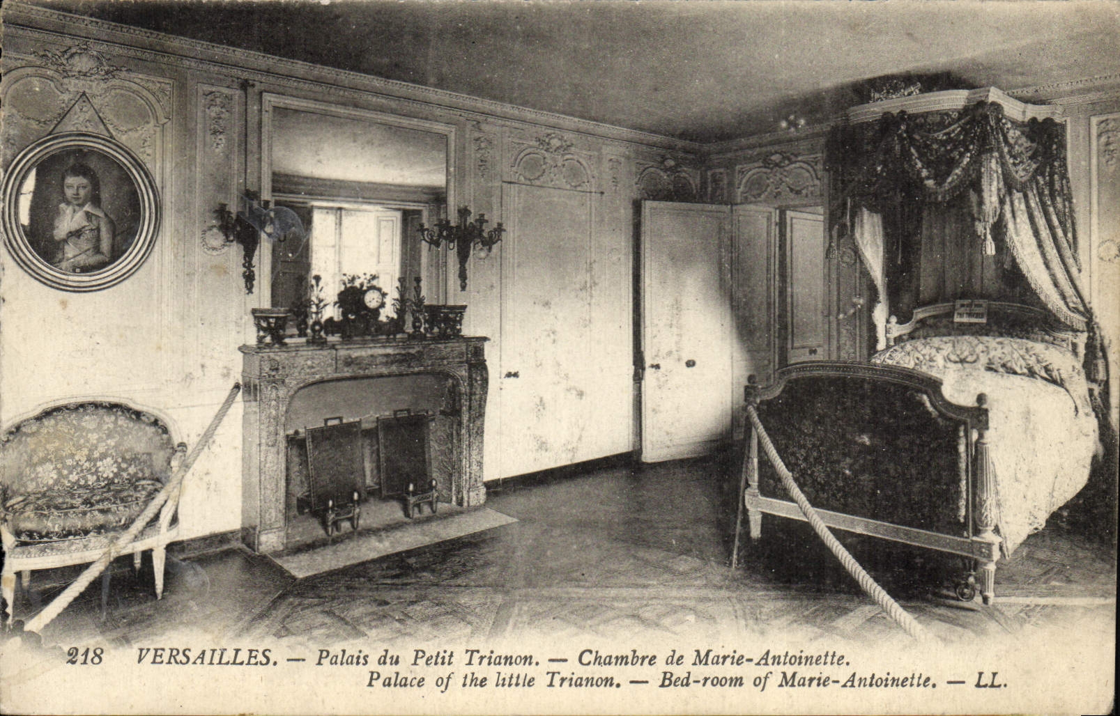 Versailles — Palais du Petit Trianon — Chambre de Marie-Antoinette — LL. n°218