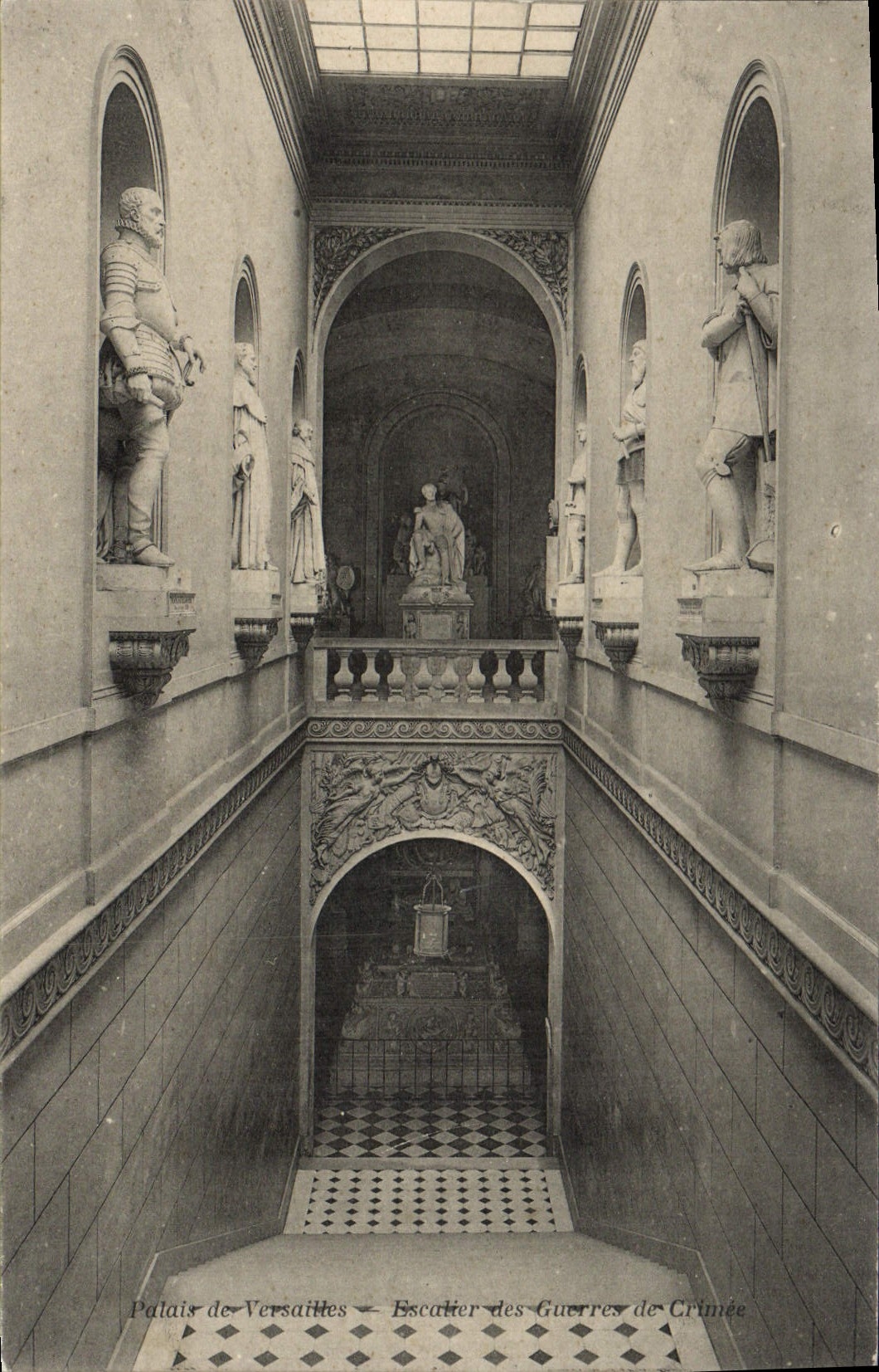 CPA Palais de Versailles Escalier des guerres de Crimee
