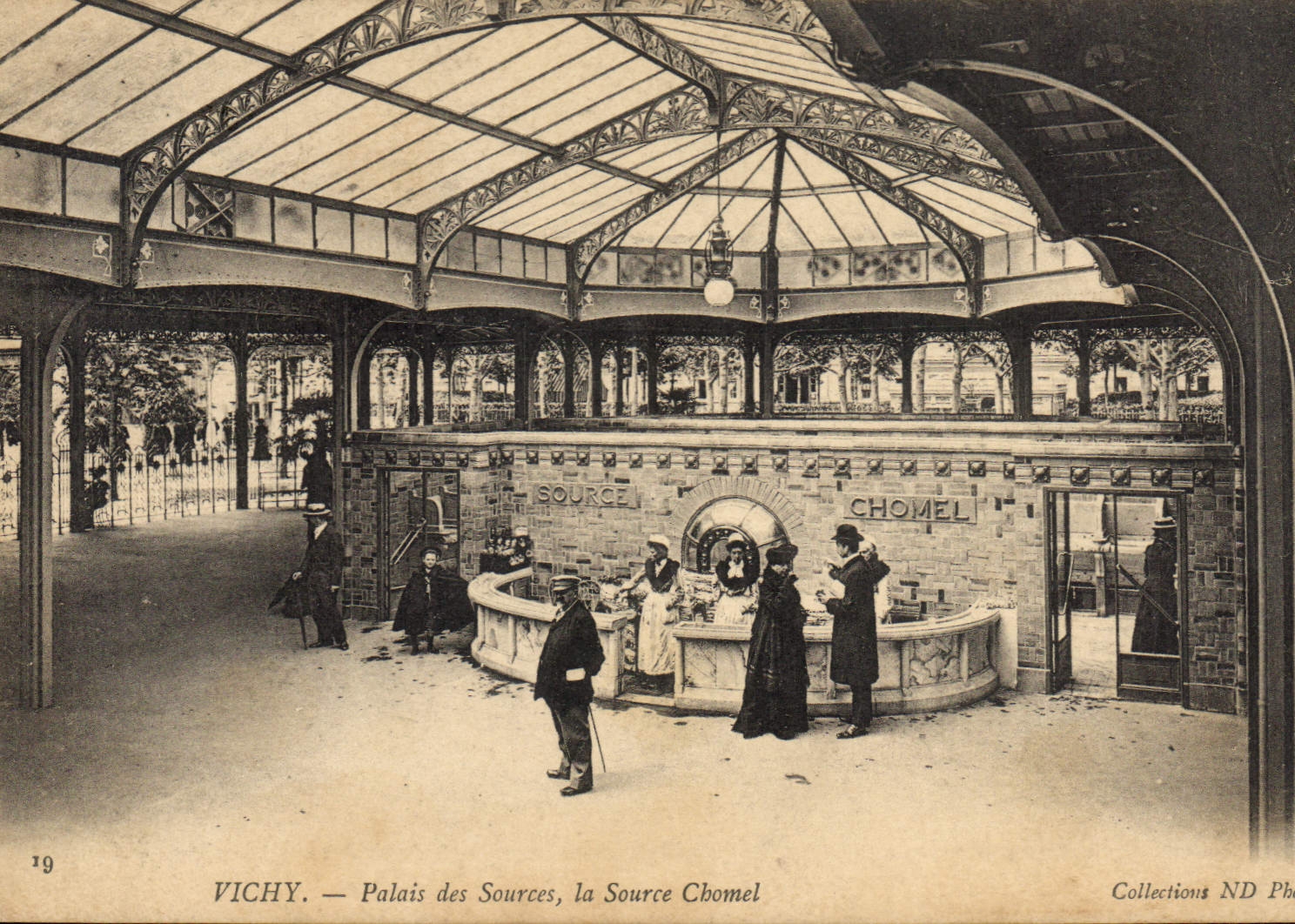 CPA Vichy Palais Des Sources La Source Chomel