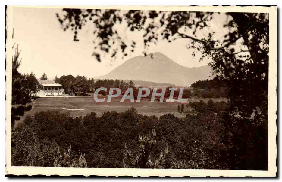 Le Puy de Dôme - Vue du terrain de Golf de Charade — Phot. C. Macon