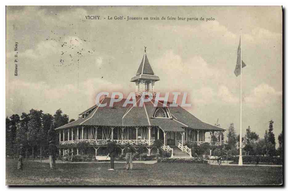 Vichy - Le Golf - Jeunes en train de faire leur partie de polo