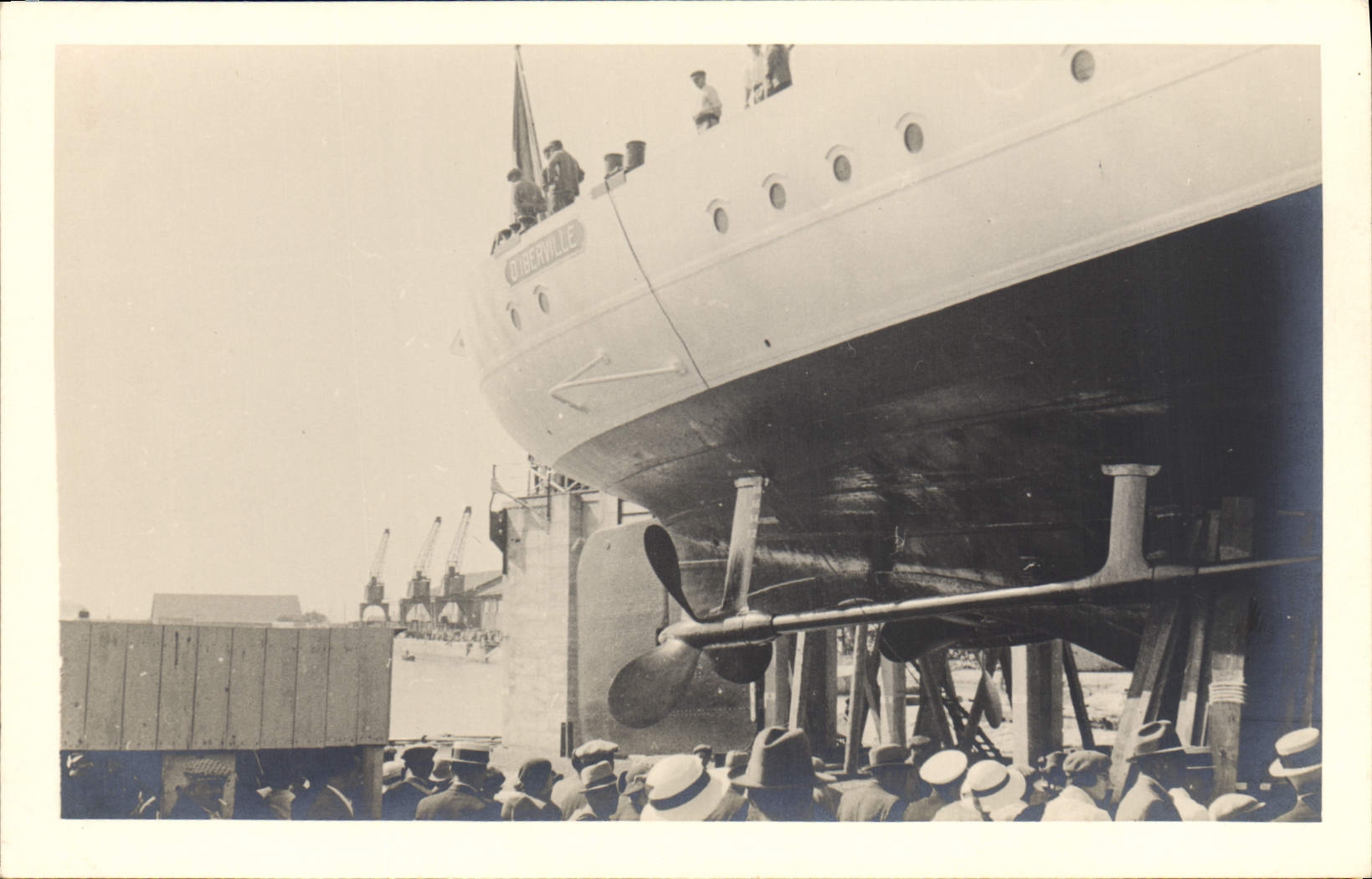 Le paquebot Carcerville — chantier naval — éditeur CPAPHIL, n° I