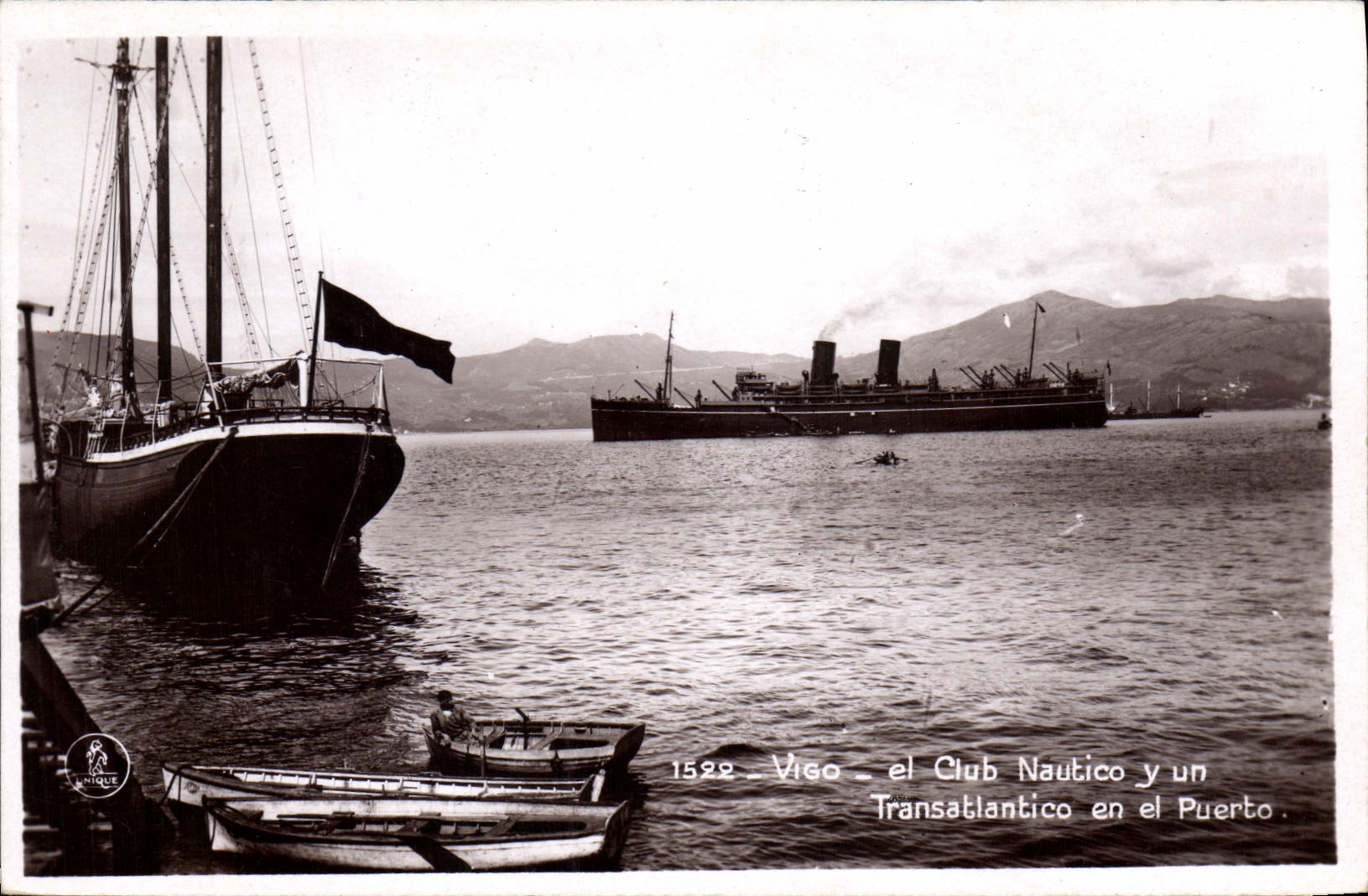 Vigo — le Club Nautico et un Transatlantique au port — Éditions 'UNIQUE'