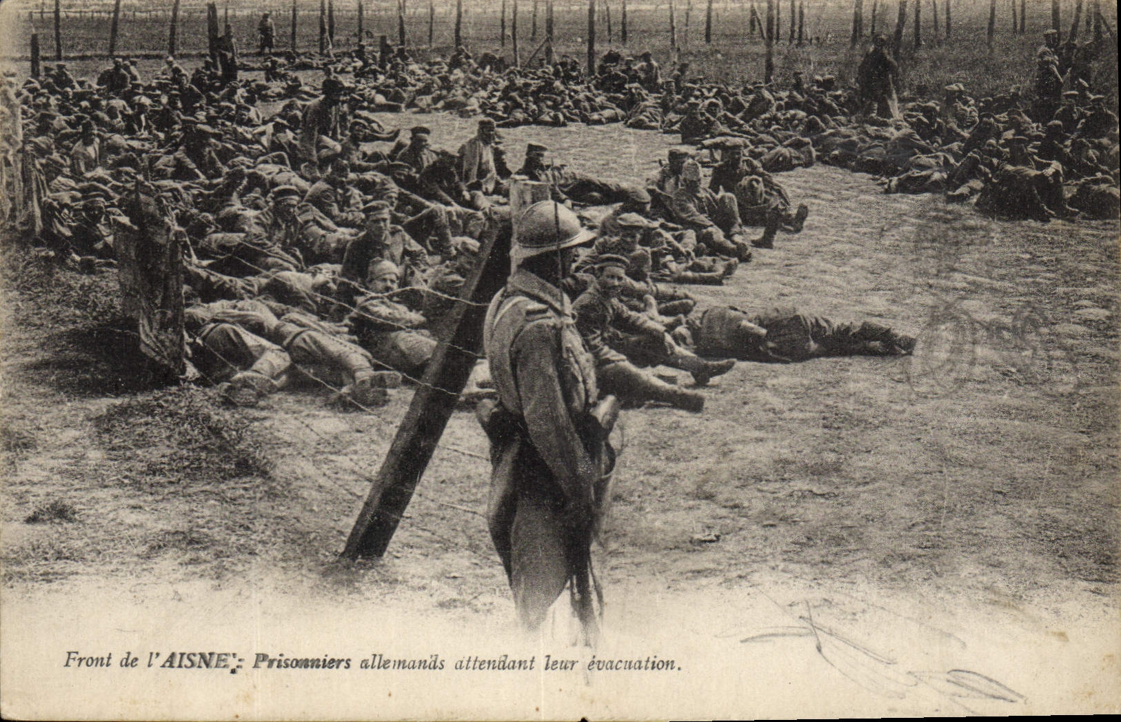 Frente del AISNE: Prisioneros alemanes esperando su evacuación — editor no visible