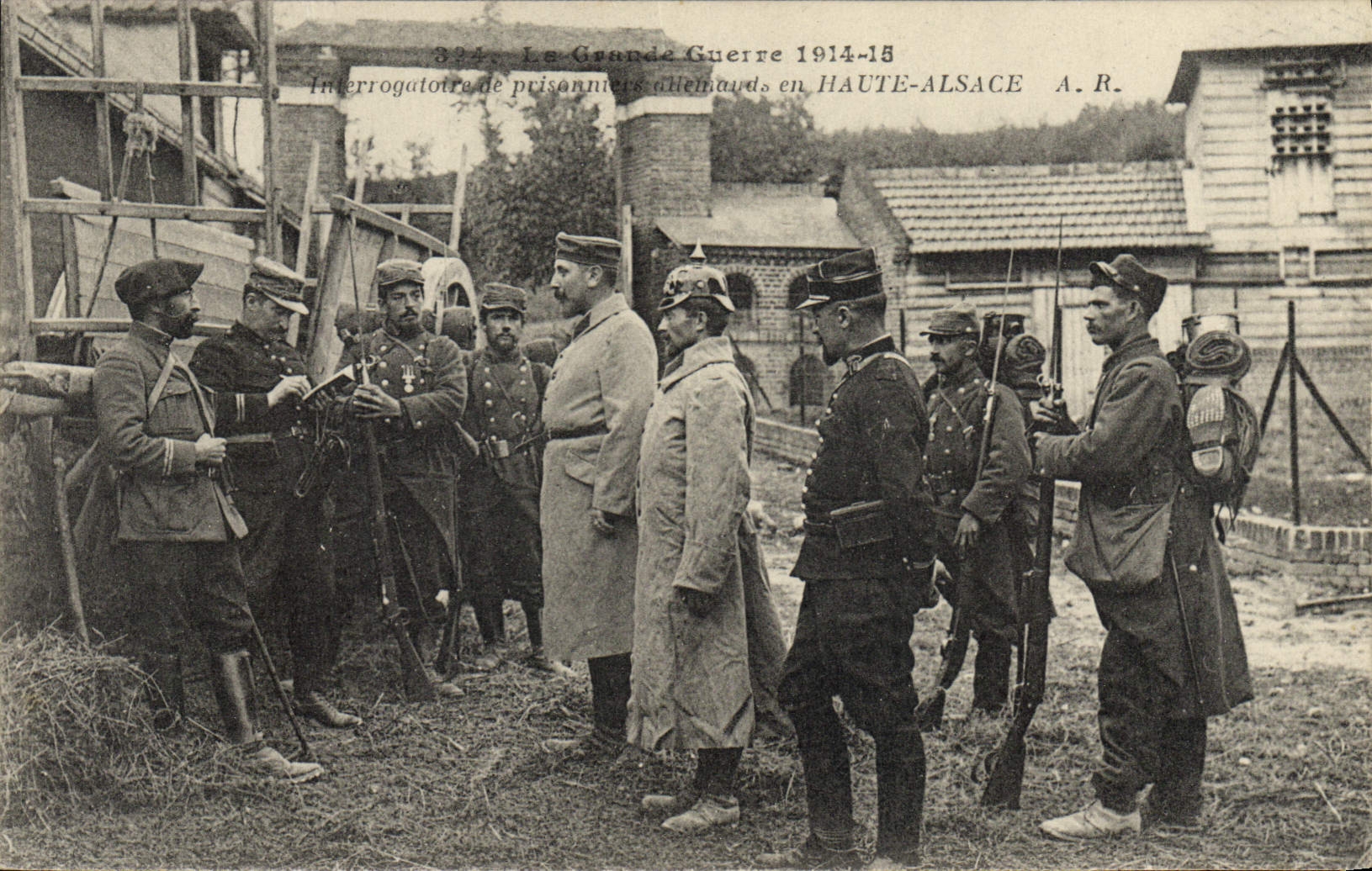Interrogatorio de prisioneros alemanes en Alta Alsacia — La Gran Guerra 1914-15 — A.R. — n°334