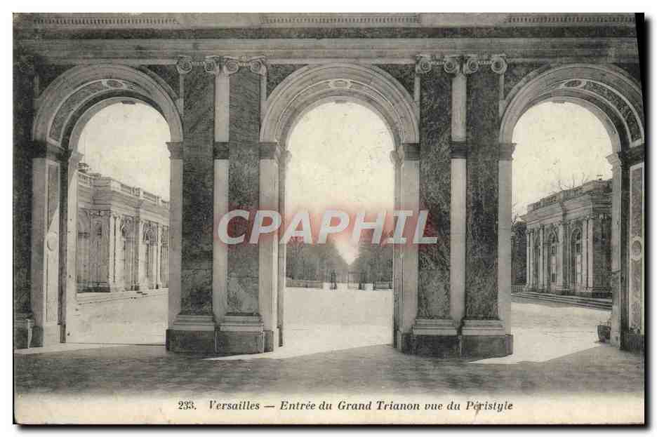 CPA Versailles Entree Du Grand Trianon Vue Du Peristyle