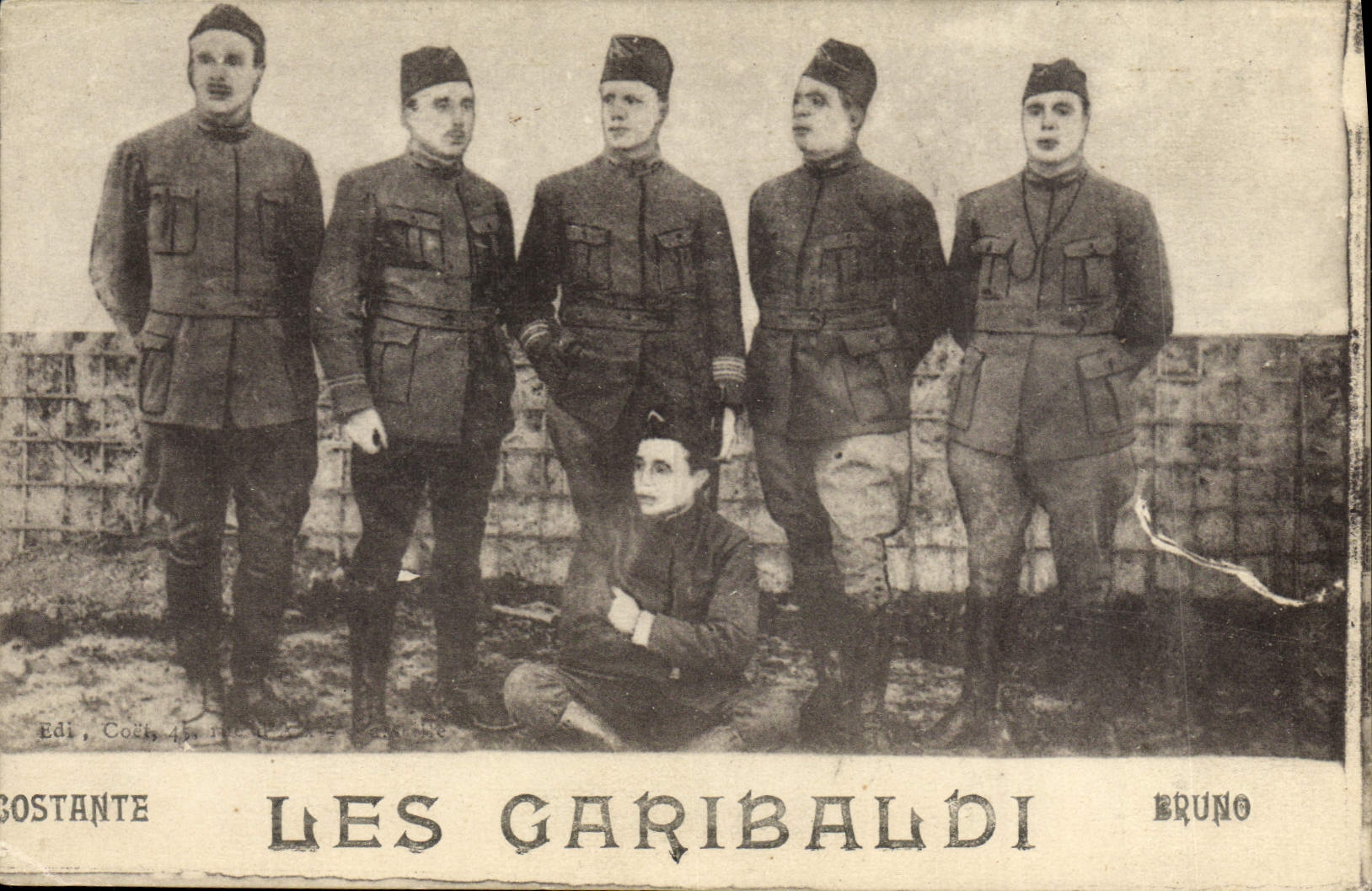 Les Garibaldi — cinq soldats en uniforme — Bruno, éditeur