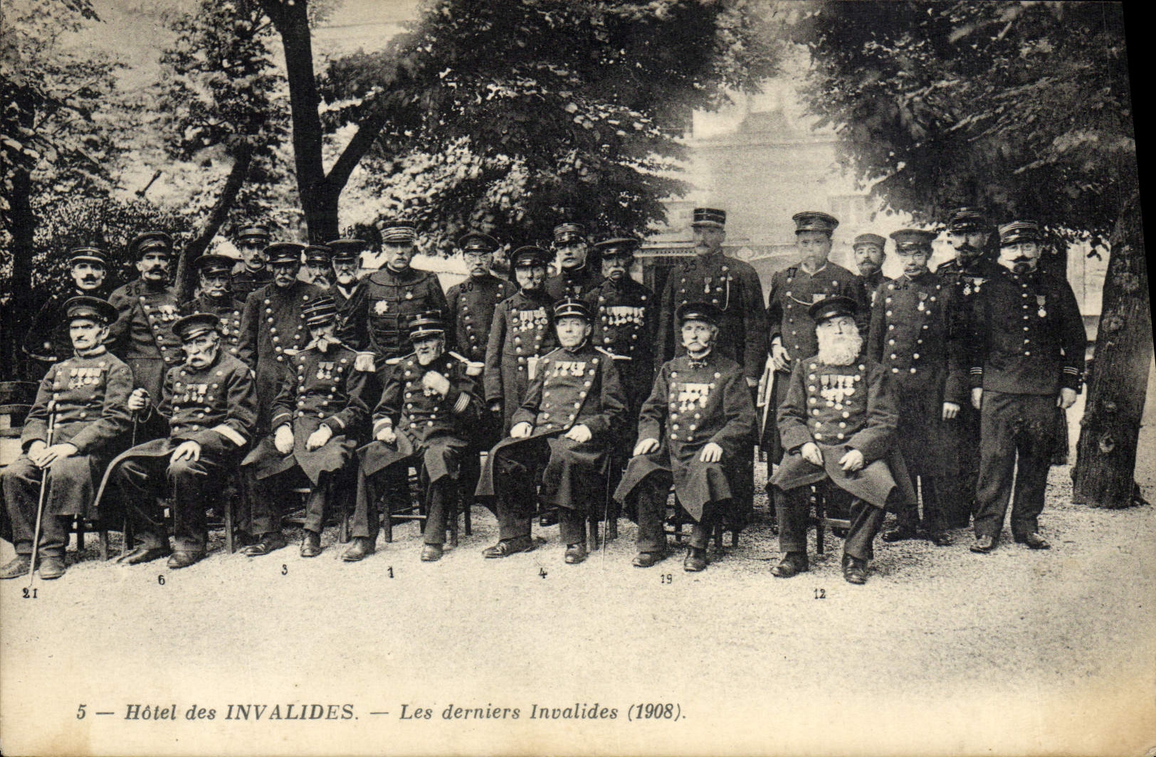 Hotel des Invalides — Gli ultimi Invalides (1908) — Éditions de la Poste