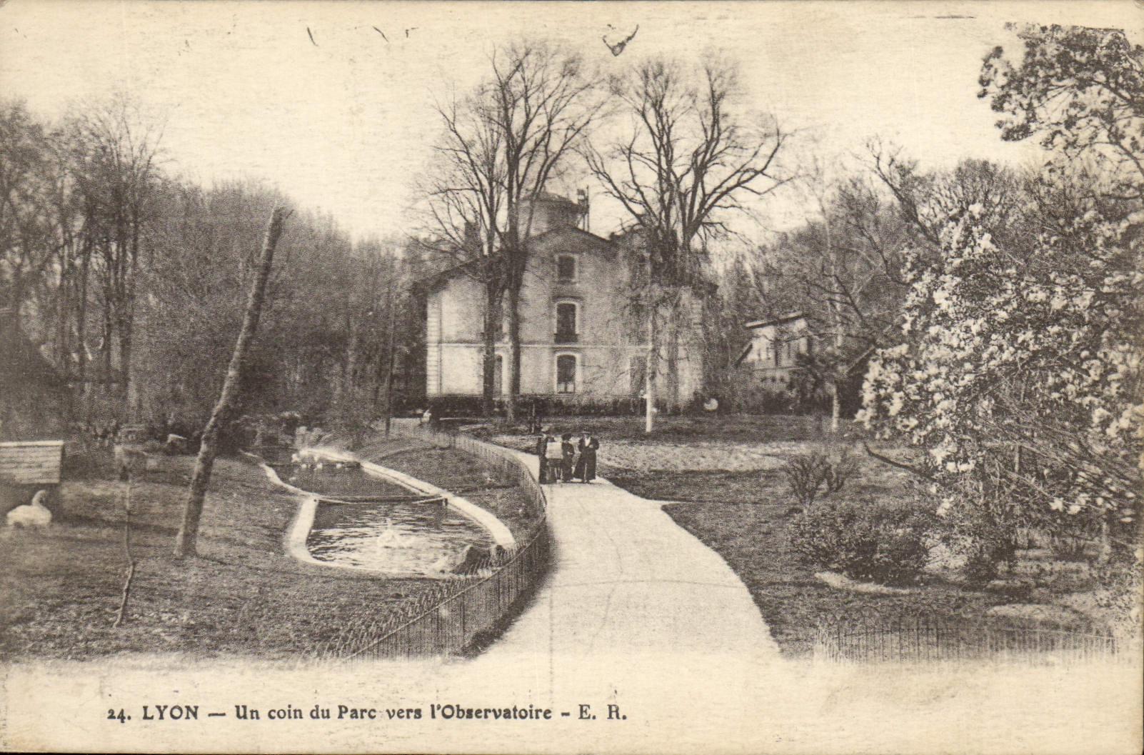 CPA Lyon Un coin du parc vers l'Observatoire 