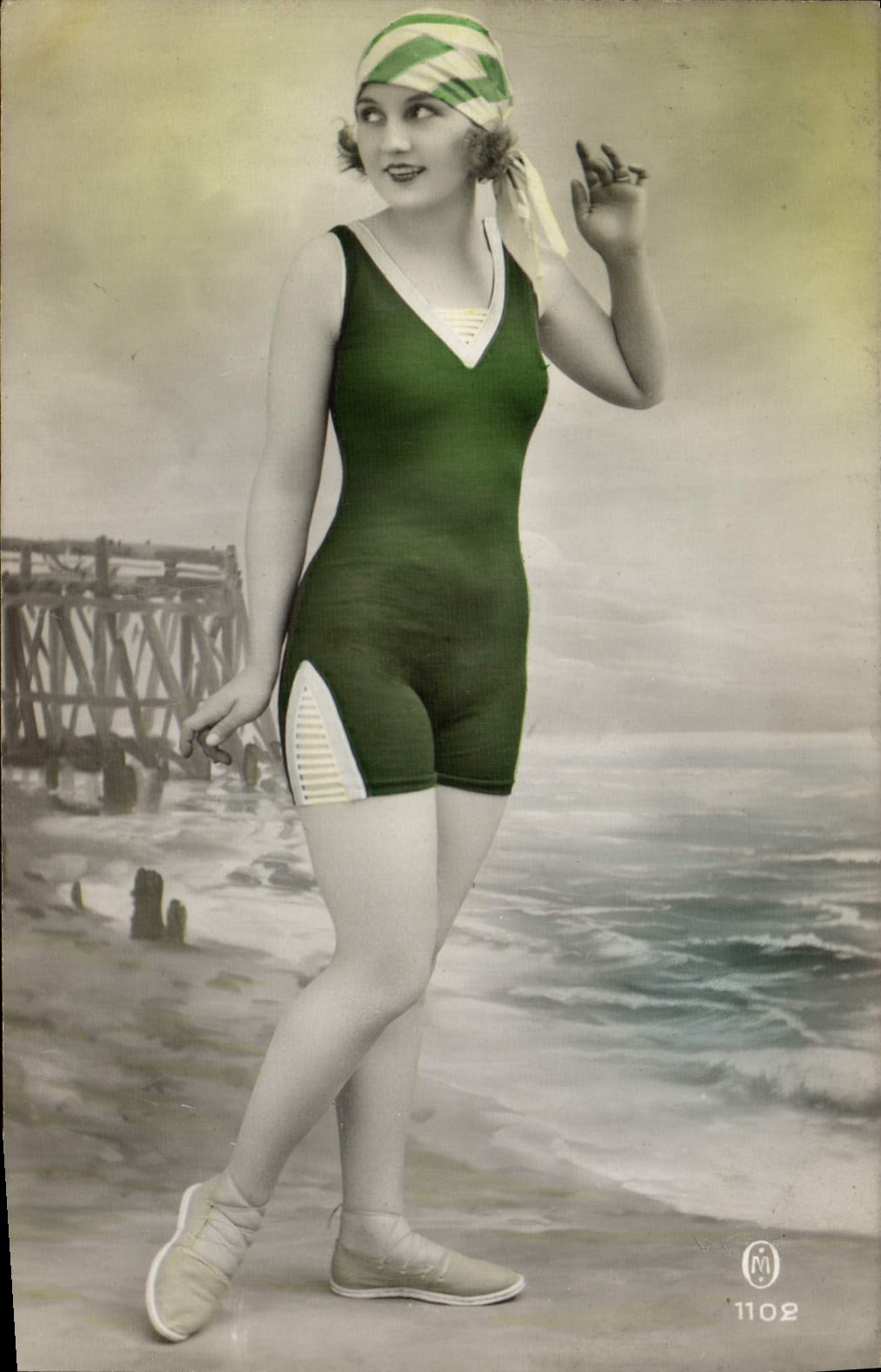 CPA Folklore Maillot de Bains Femme 