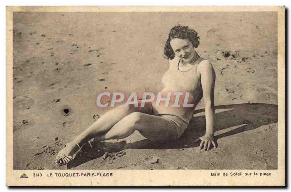 CPA Folklore Maillot de Bains Femme Le Touquet Paris Plage Bain de soleil sur la plage