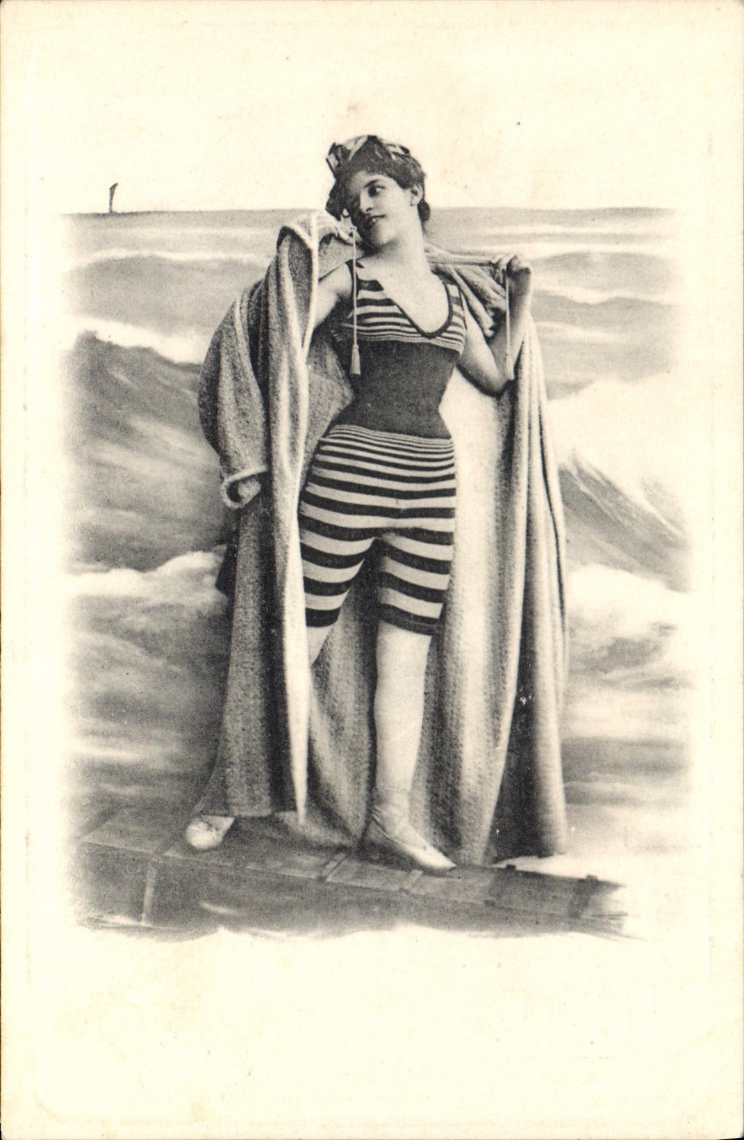 Femme en maillot rayé — plage — Union postale universelle, série 215/5
