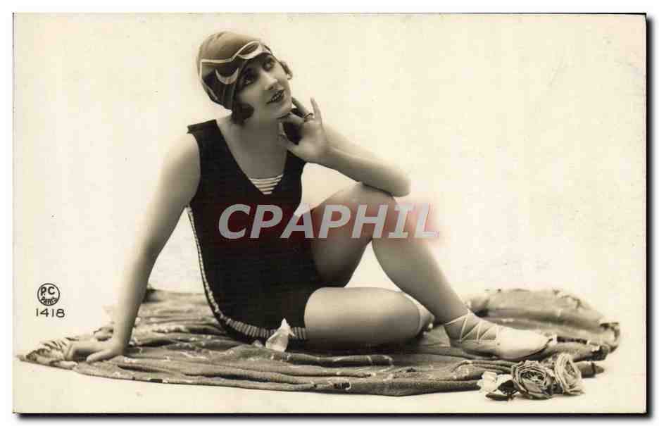 CPA Folklore Maillot de Bains Femme 