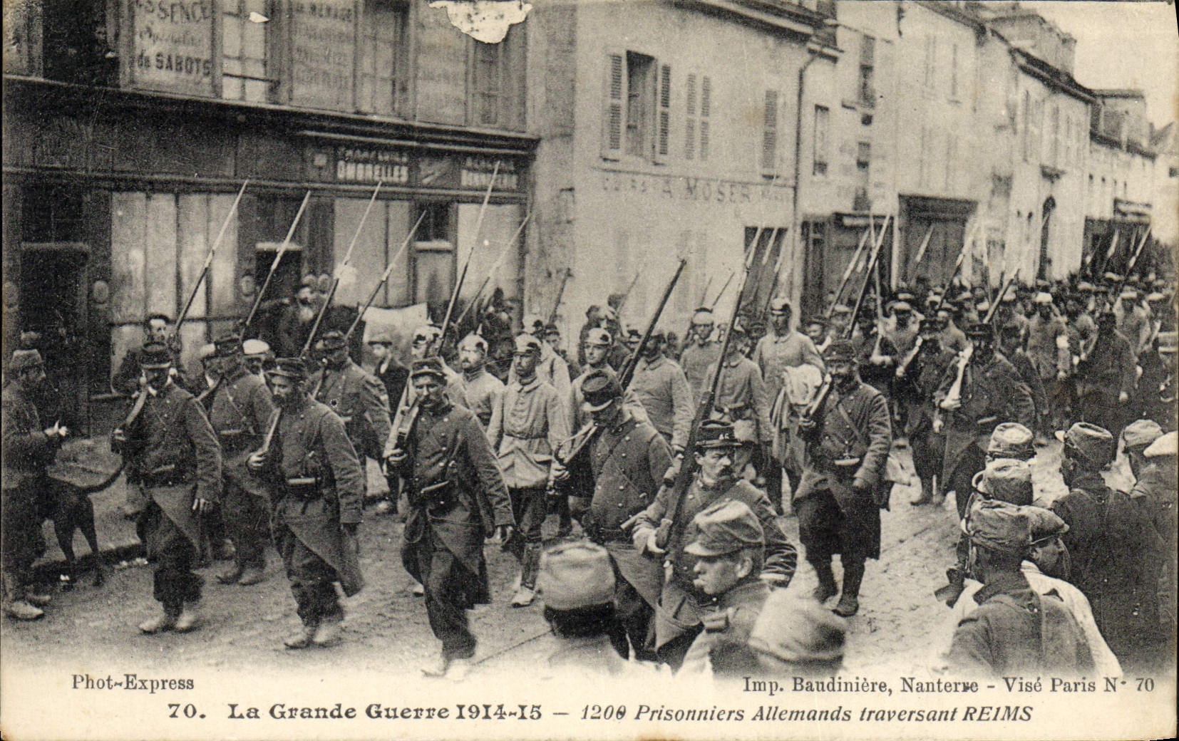 Prigionieri tedeschi che attraversano Reims — Imp. Baudinière, Nanterre — Visé Paris N° 70