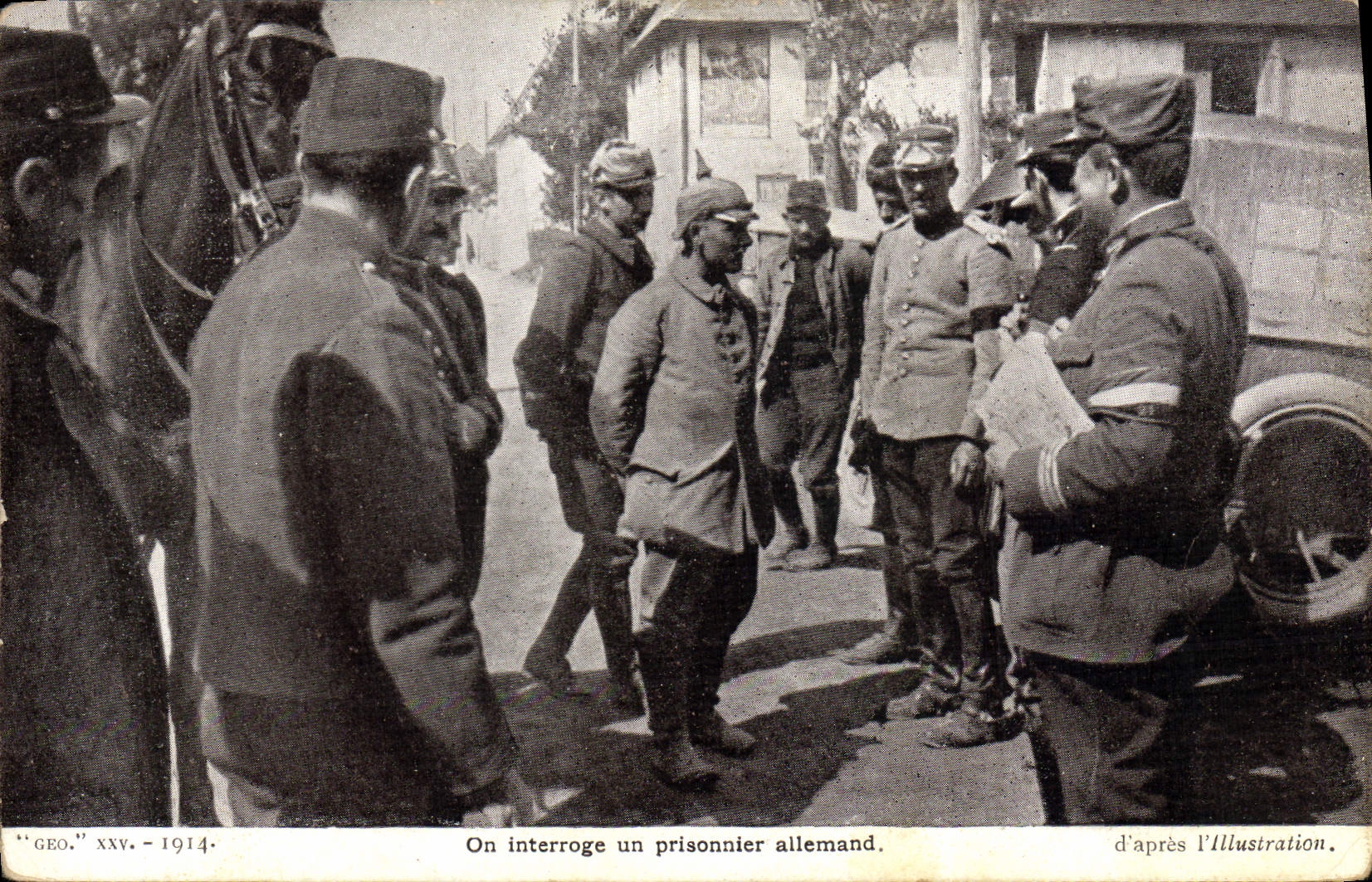 Onderzoek van een Duitse gevangene — 1914 — uit 'L'Illustration', uitg. GEO. XXV.