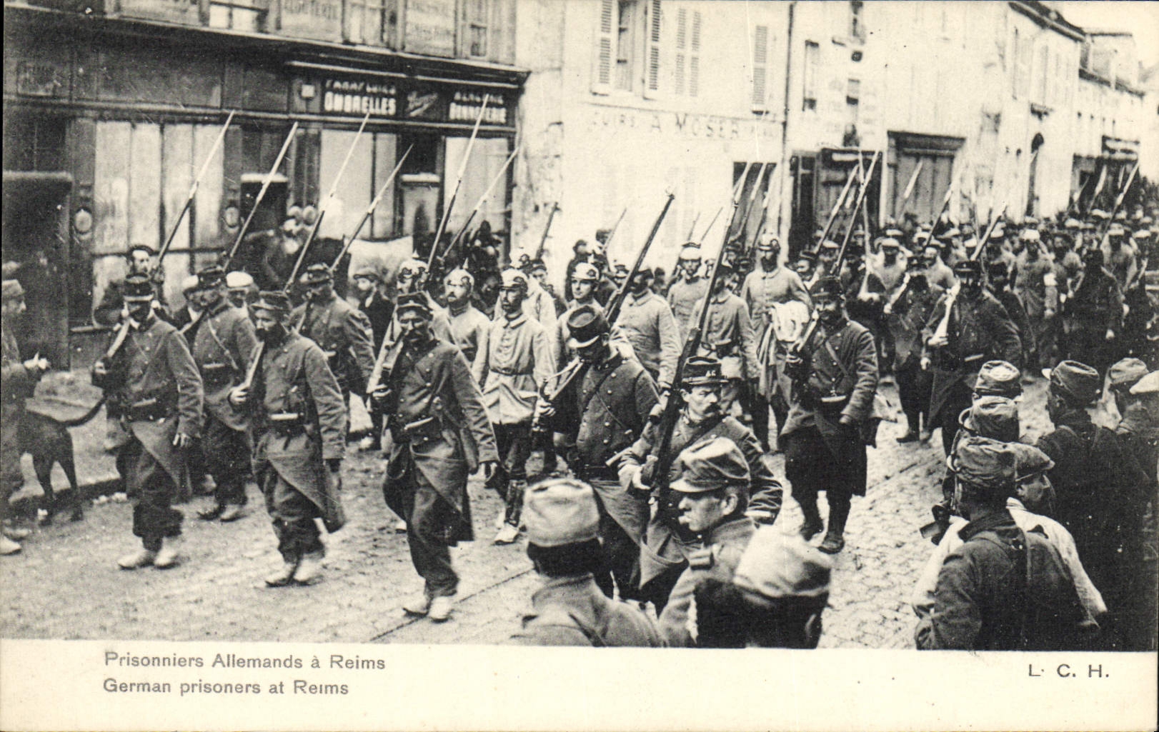Duitse gevangenen in Reims — L. C. H.