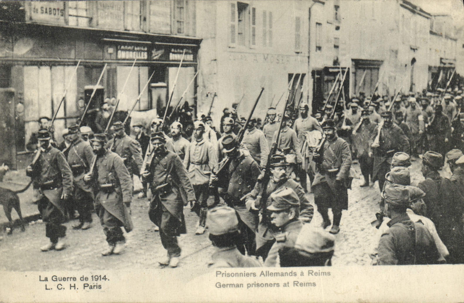 Prigionieri tedeschi a Reims — La guerra del 1914. — L. C. H. Paris