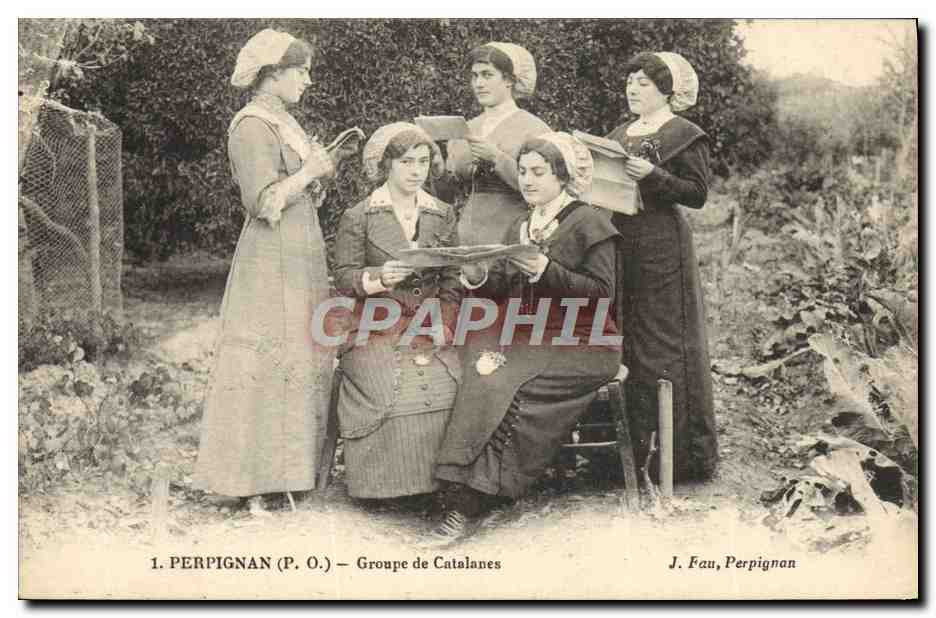 CPA Folklore Perpignan Groupe de Catalanes