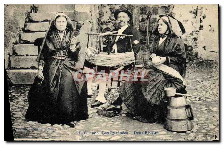 CPA Folklore Pyrenees Deux rivales
