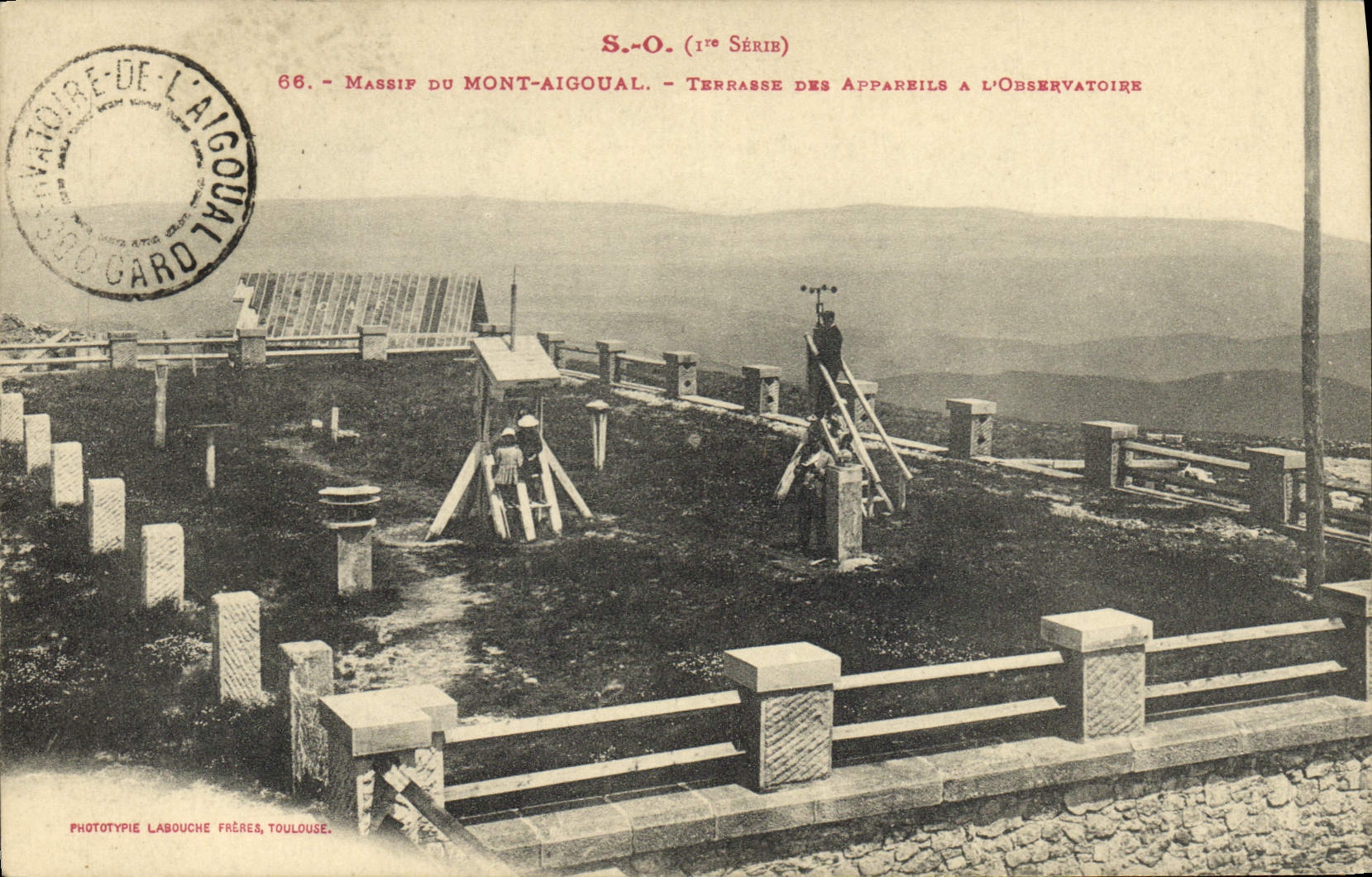 CPA Astronomie Massif du Mont Aigoual Terrasse des appareils a l'observatoire 