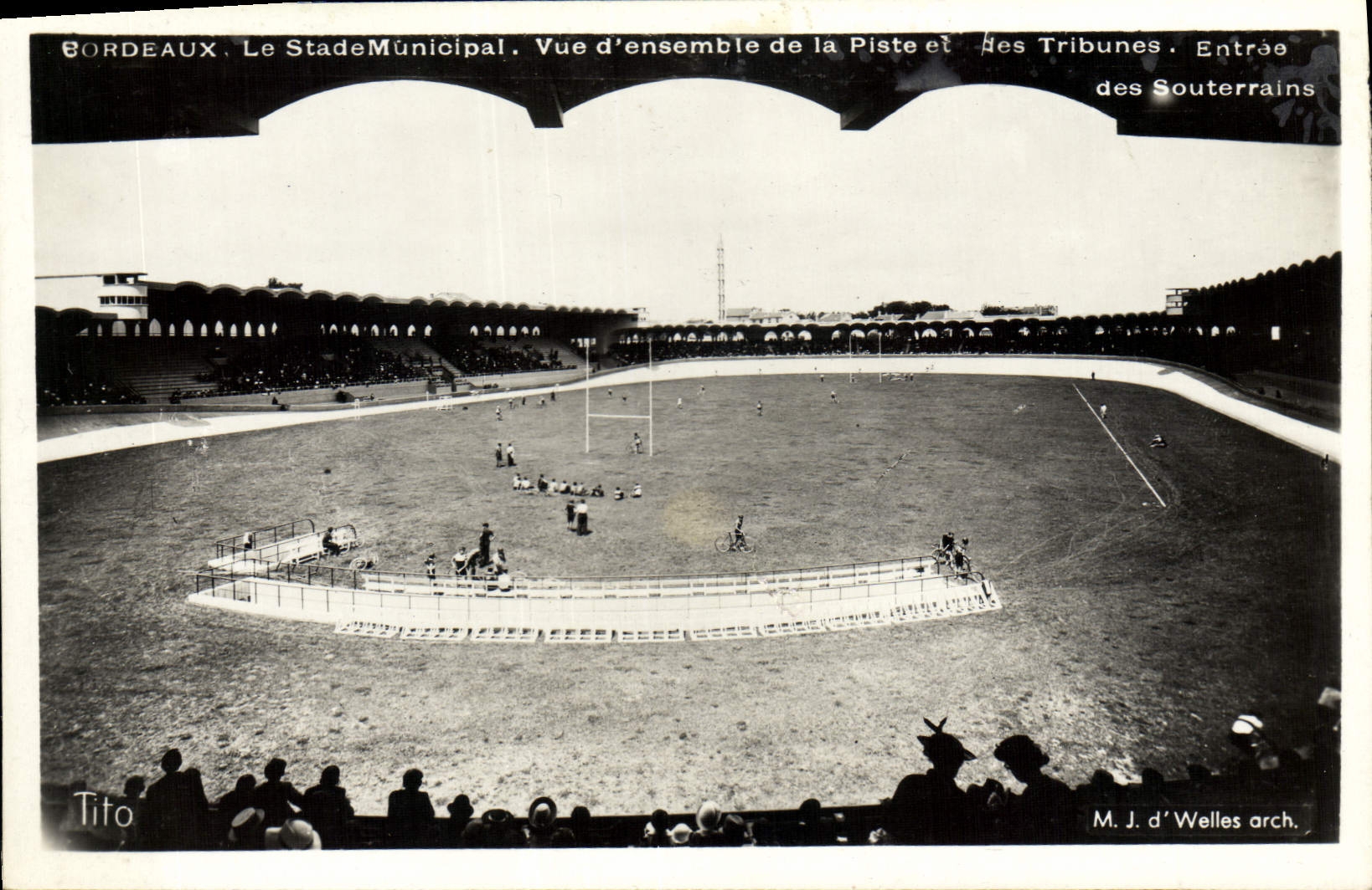 Bordeaux. Le Stade Municipal. Vue d'ensemble de la piste et des tribunes. Entrée des souterrains — M. J. d'Welles arch. — Tito