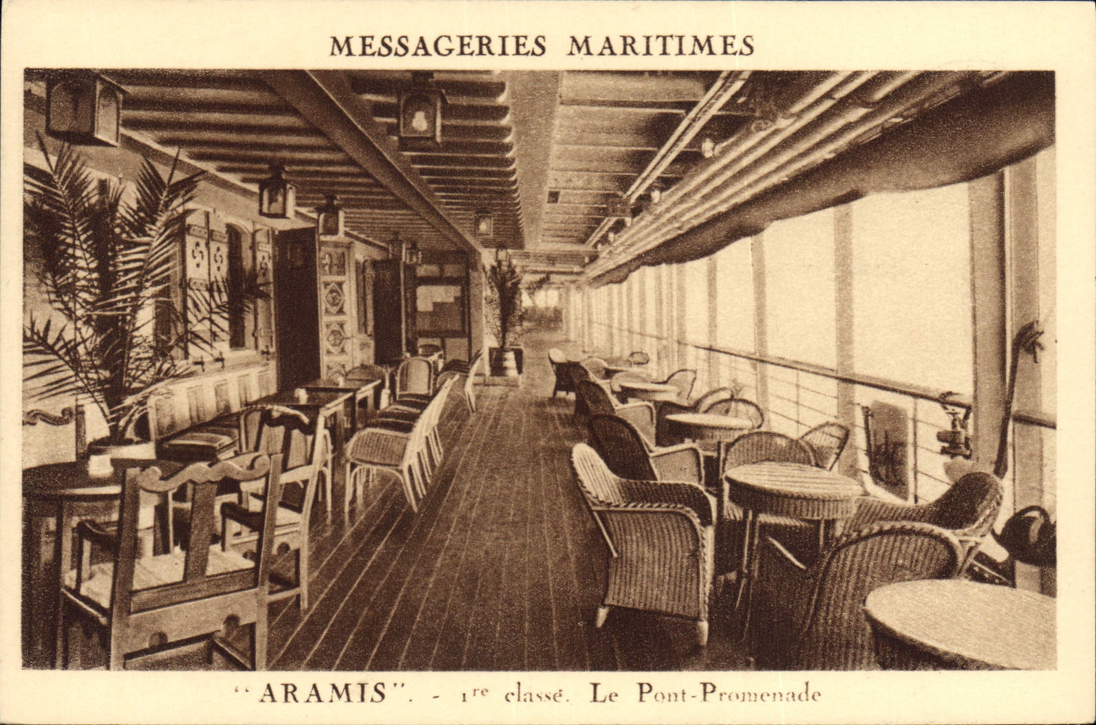 Le Pont-Promenade — 1re classe — sur le paquebot 'ARAMIS' — Messageries Maritimes