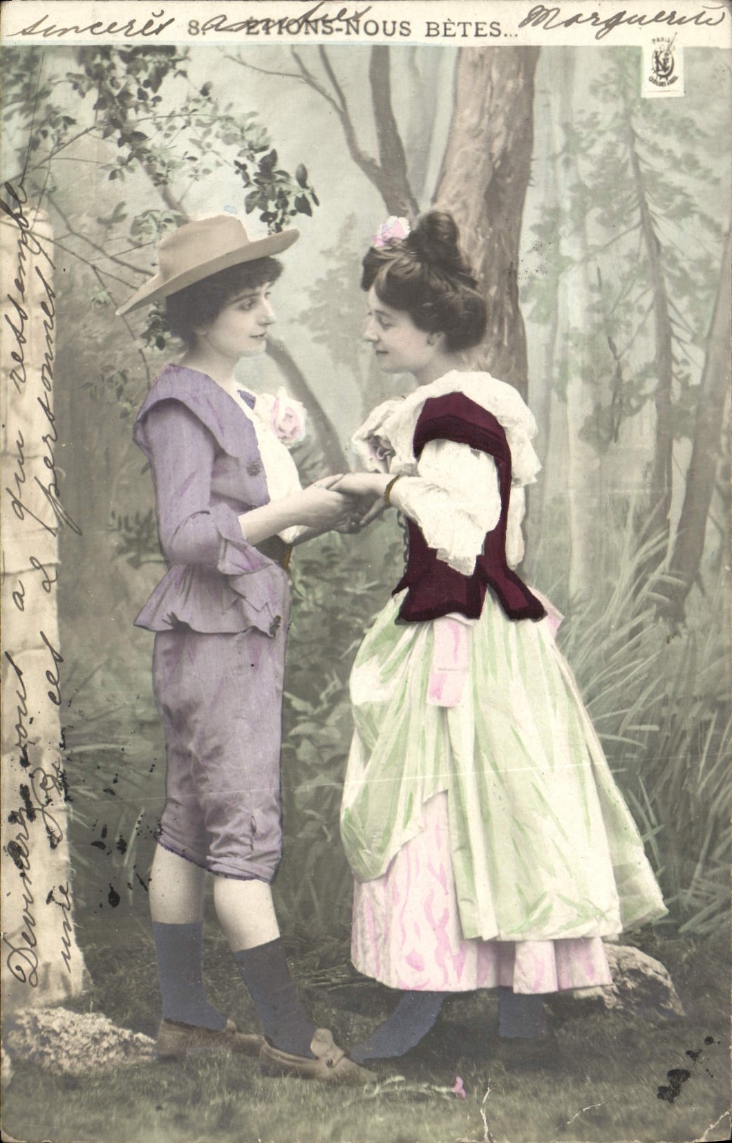 Deux jeunes femmes — scène forestière — Marguerus