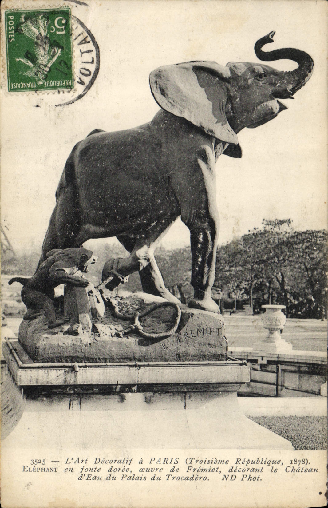 CPA Elephant L'art decoratif a Paris devant le chateau du Palais du Trocadero