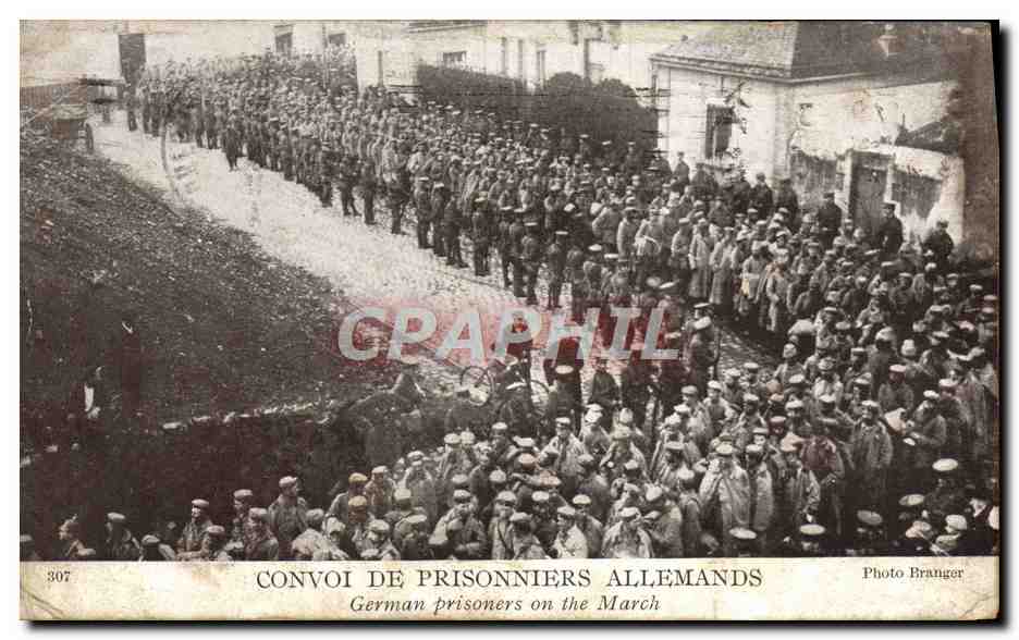 CPA Militaria Convoi de prisonniers allemands 