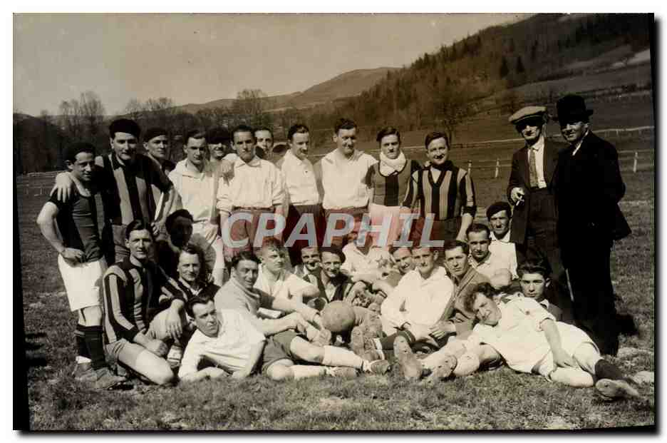 Fußballmannschaft — Gruppe auf dem Feld — kein Verlag oder Nummer sichtbar