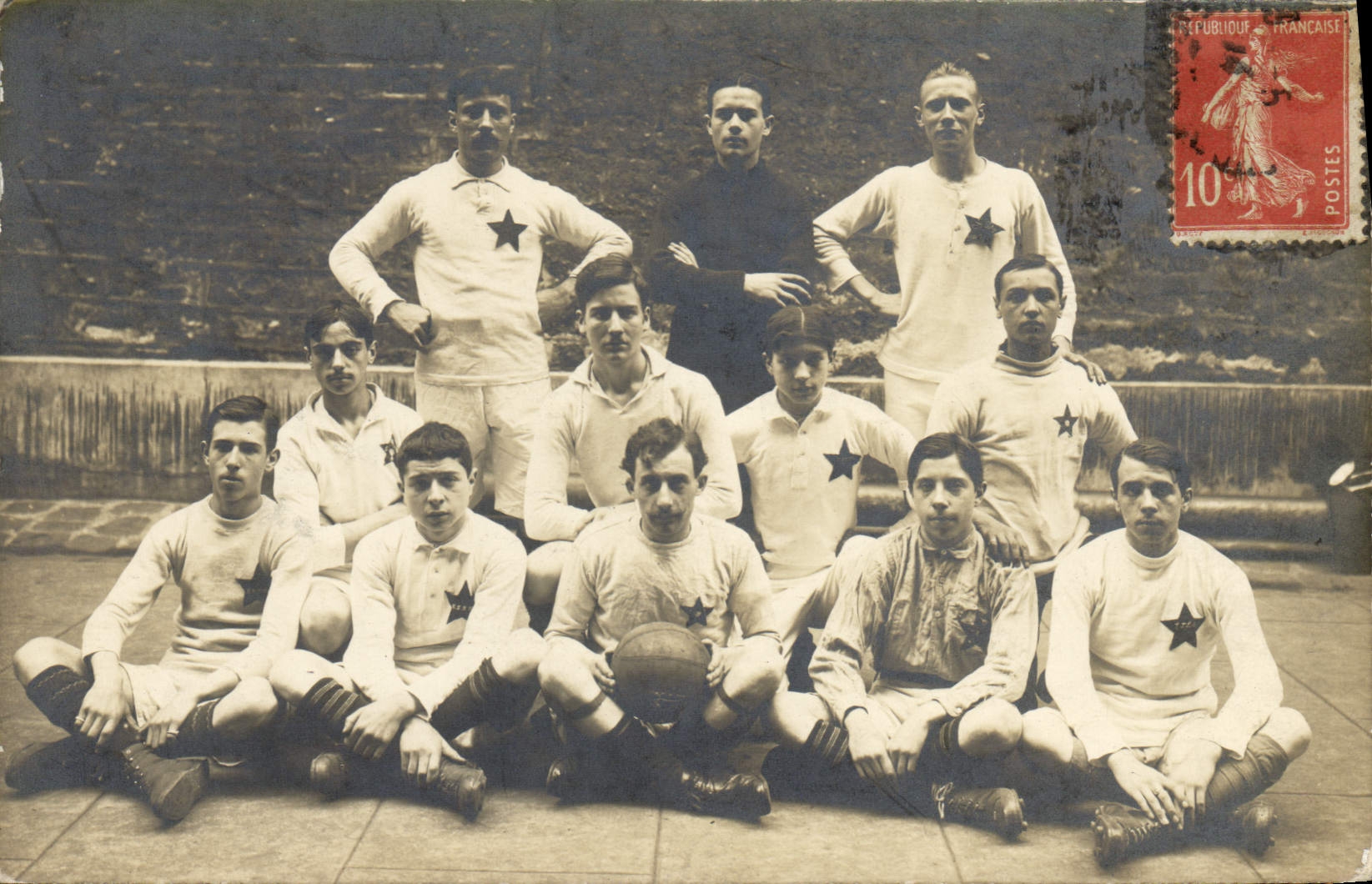 Fußballmannschaft — Spieler in Uniform mit Sternen — Verlag Taullemont, Paris