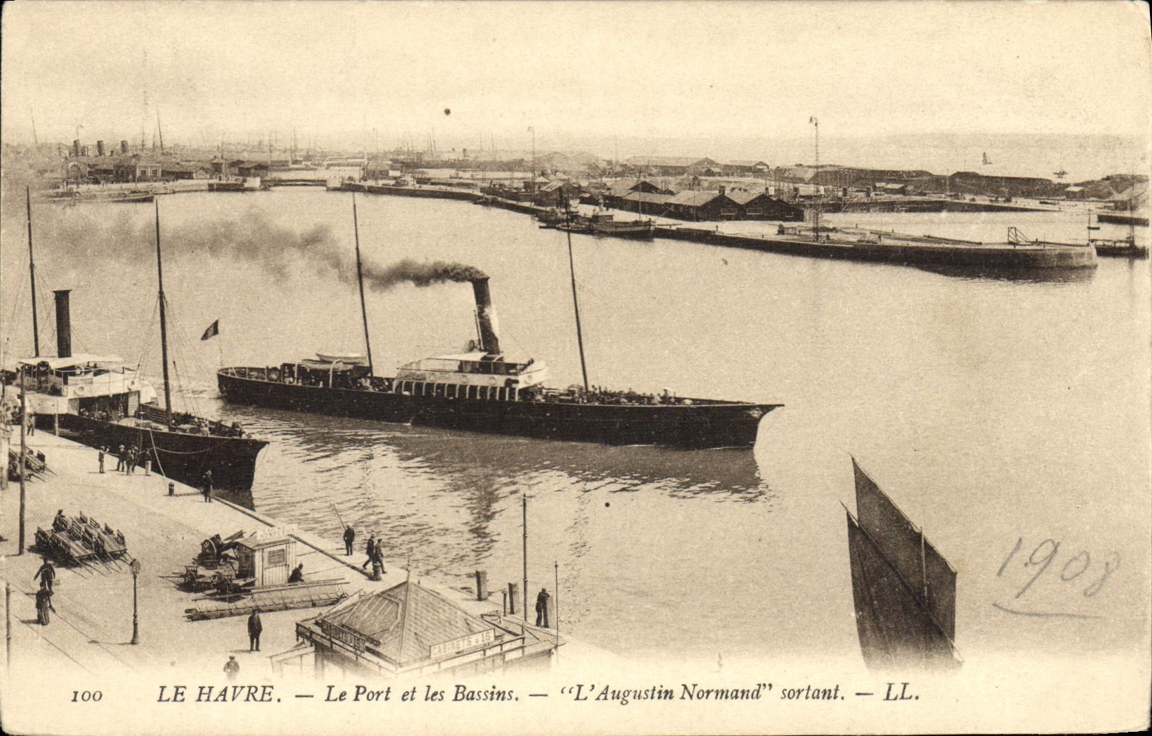 Le Havre — Le Port et les Bassins — L’Augustin Normand sortant — LL. n°100