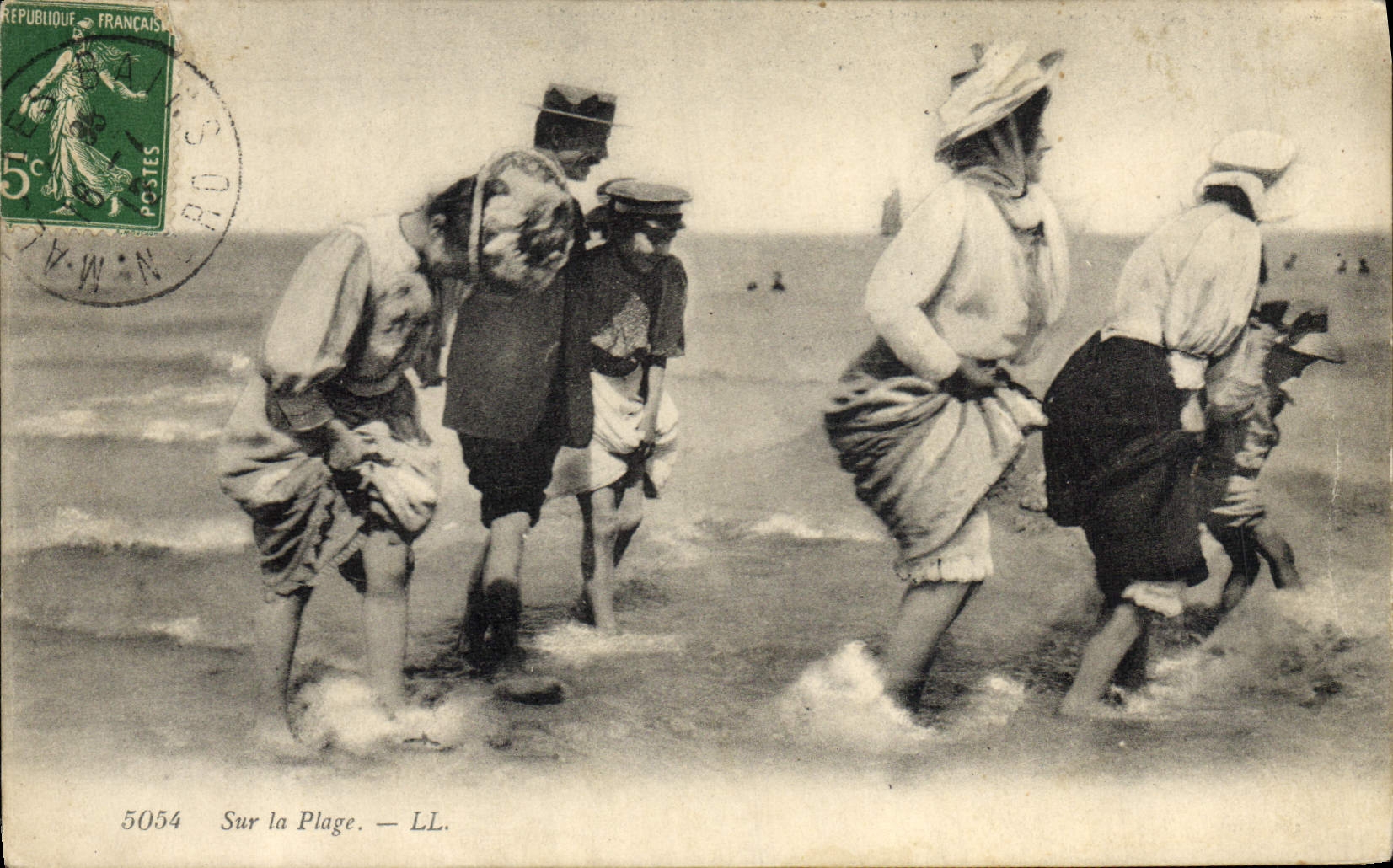 Sur la Plage. — LL. — 5054