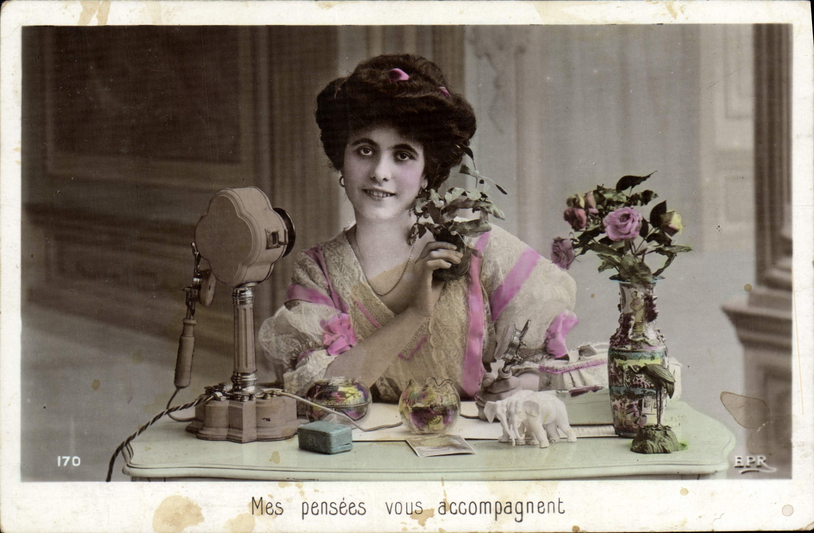 CPA Elephant Femme Telephone