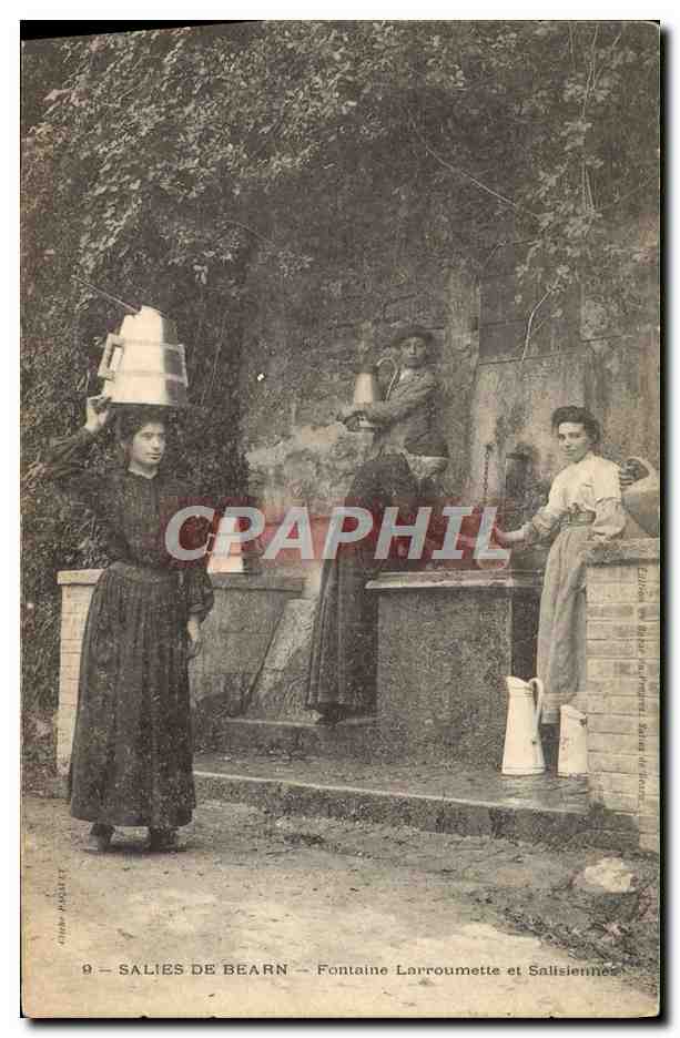 CPA Salies de Bearn Fontaine Larroumette et Salisienne Folklore